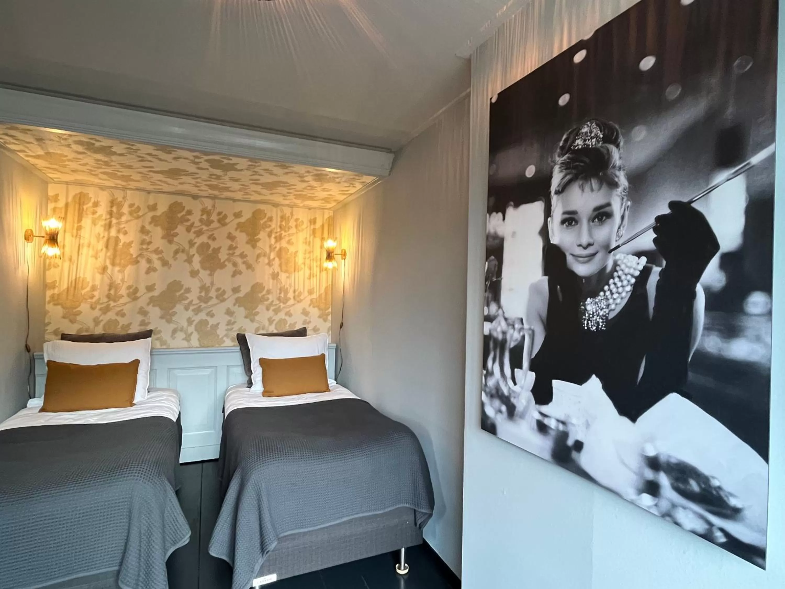 Bed in Stadslogement Westersingel