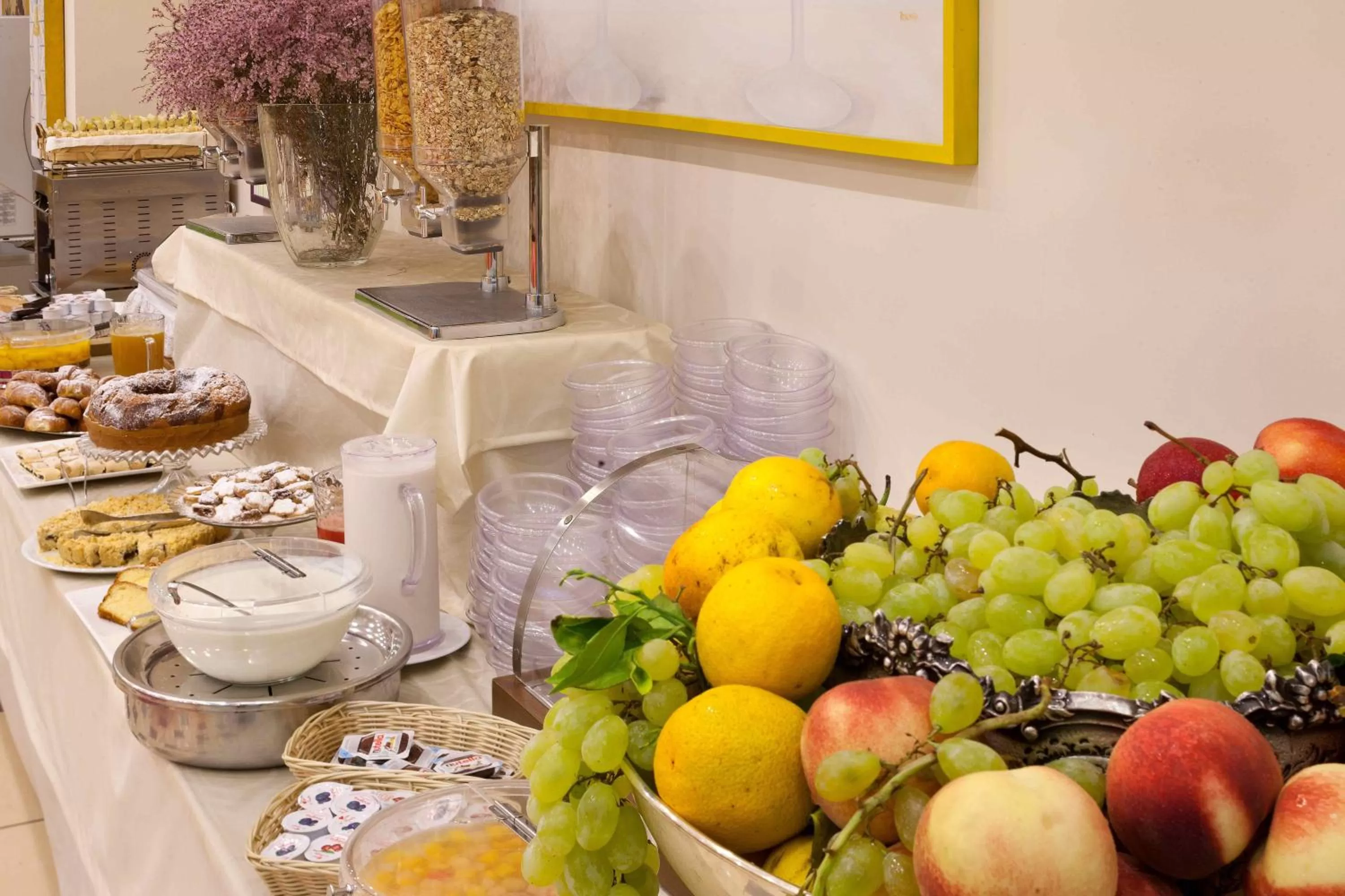 Food and drinks in Ulisse Deluxe Hostel