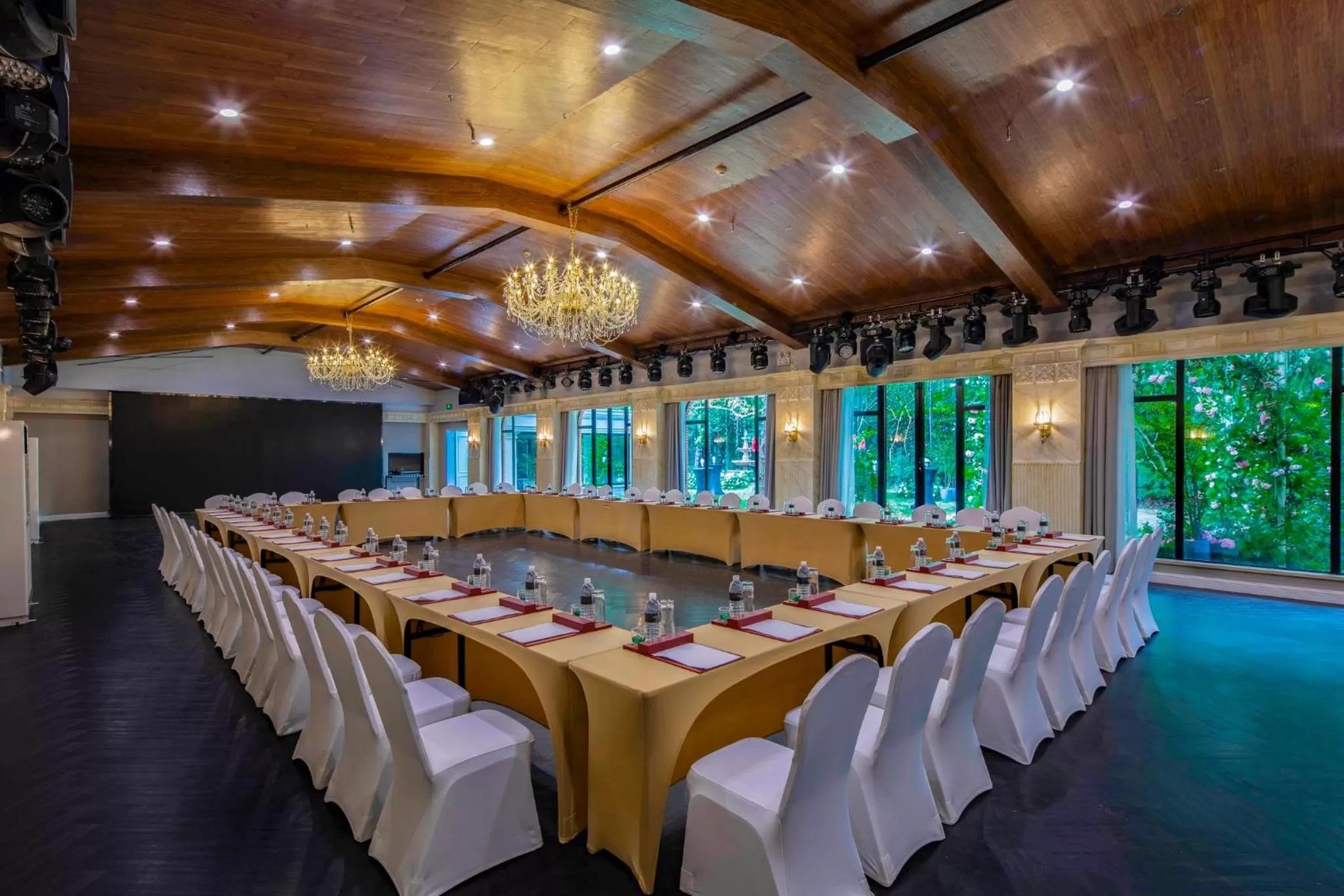 Meeting/conference room in InterContinental Shanghai Ruijin by IHG - Downtown Historic Iconic Garden Hotel