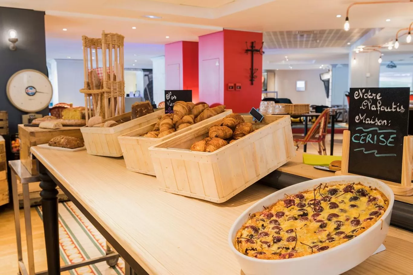 Buffet breakfast in Mercure Paris Roissy CDG