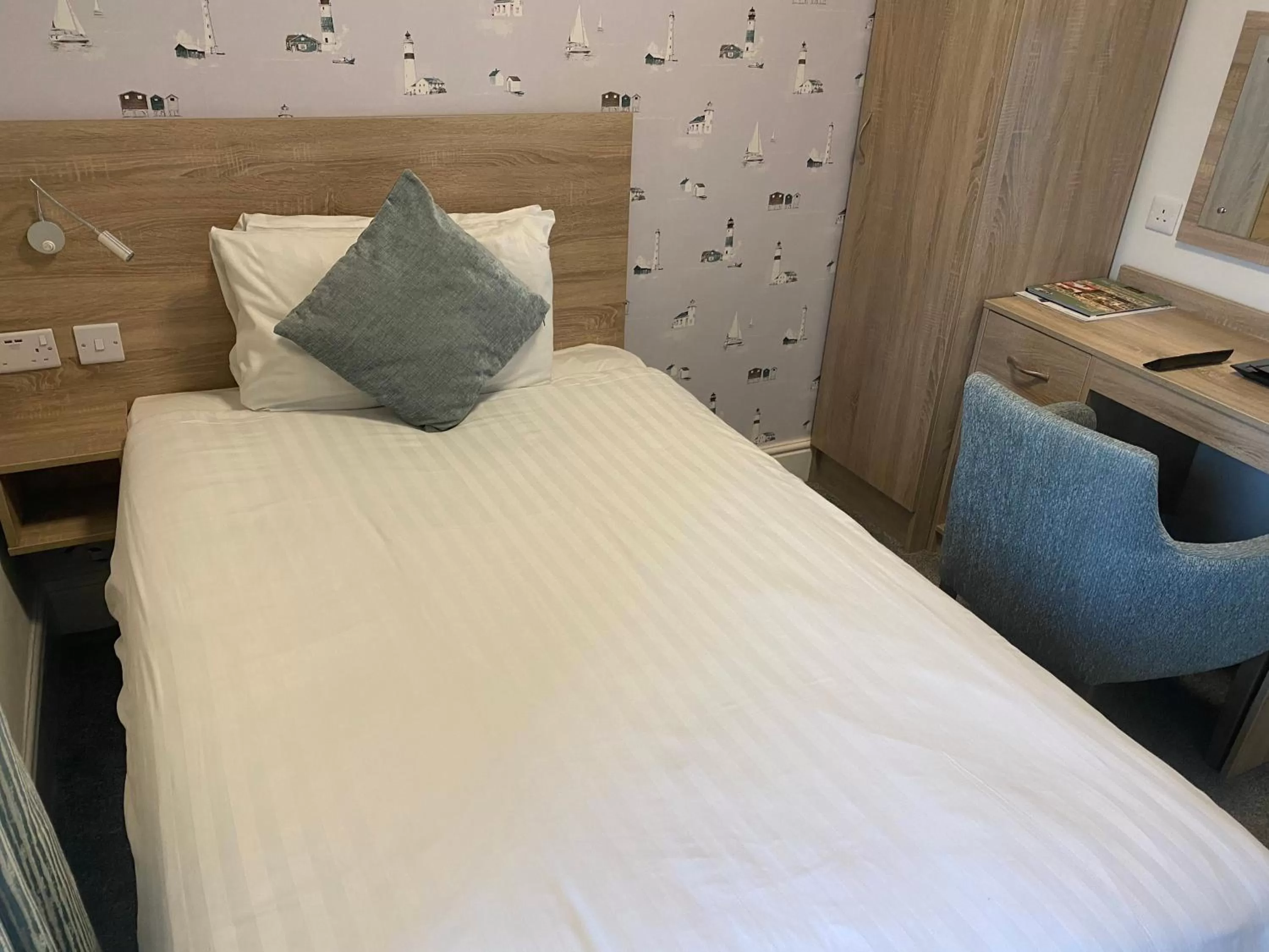 Bedroom, Bed in The Clarendon Hotel