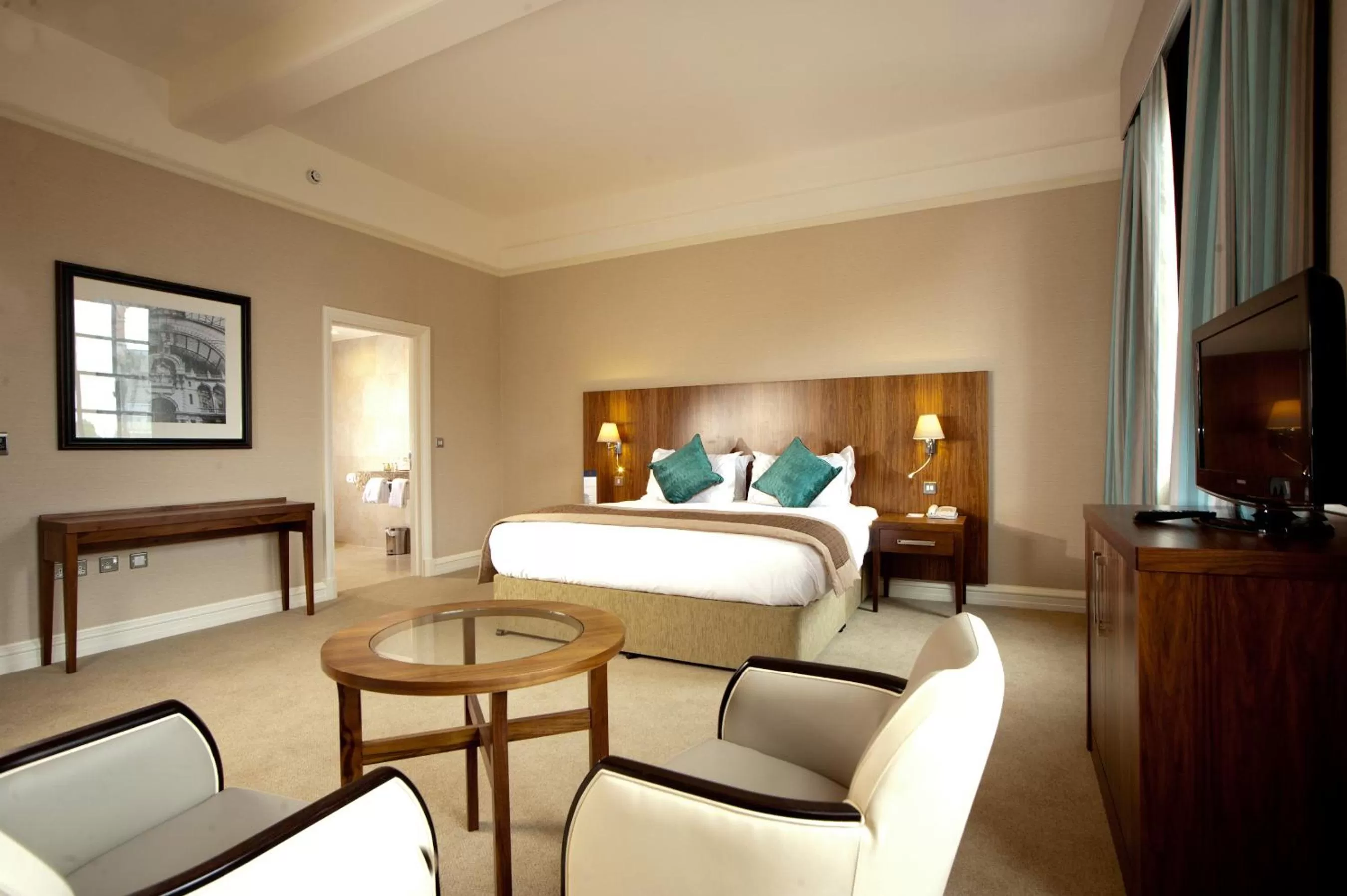 Photo of the whole room, Bed in The Grand, York