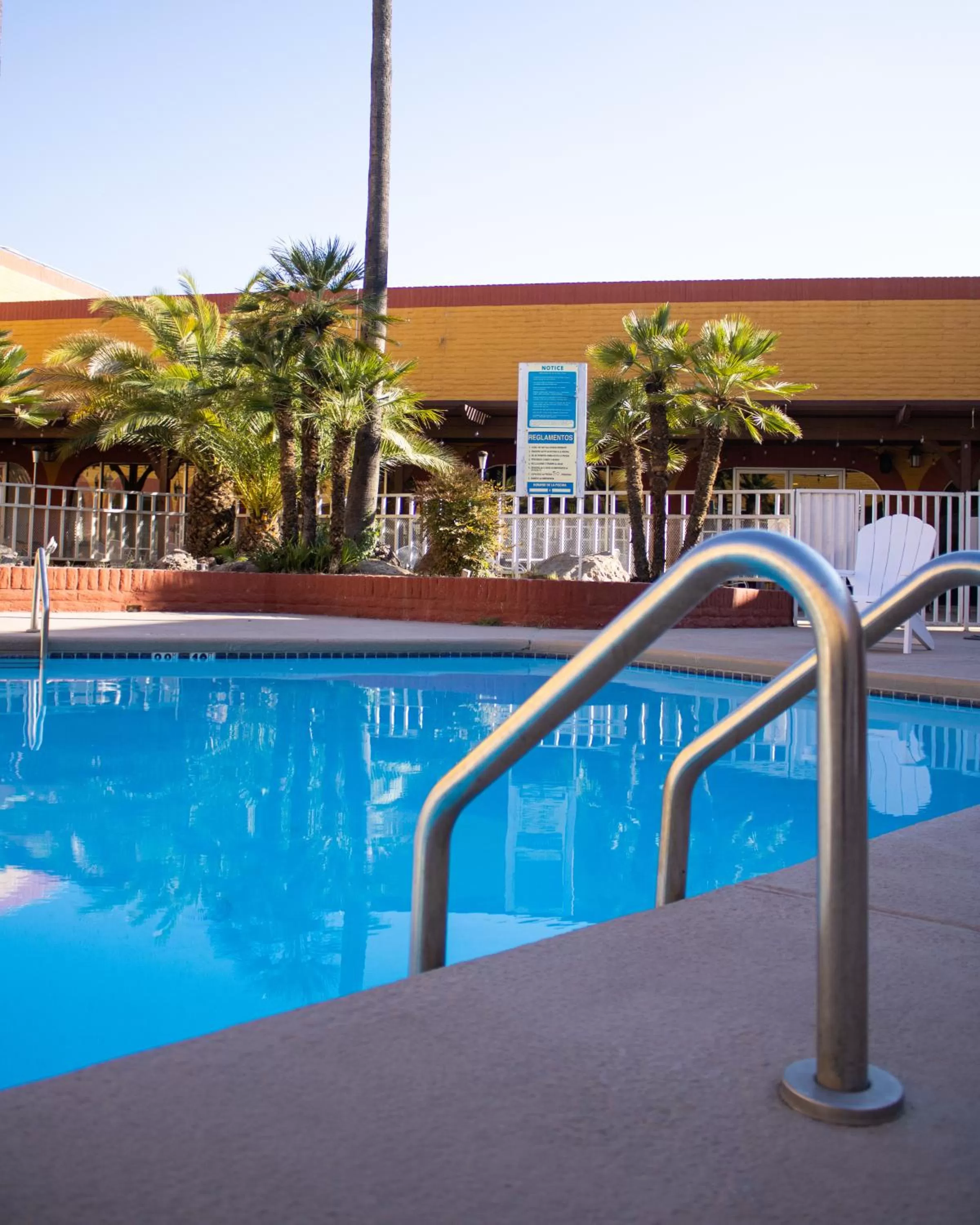 Swimming pool in Hotel Americana