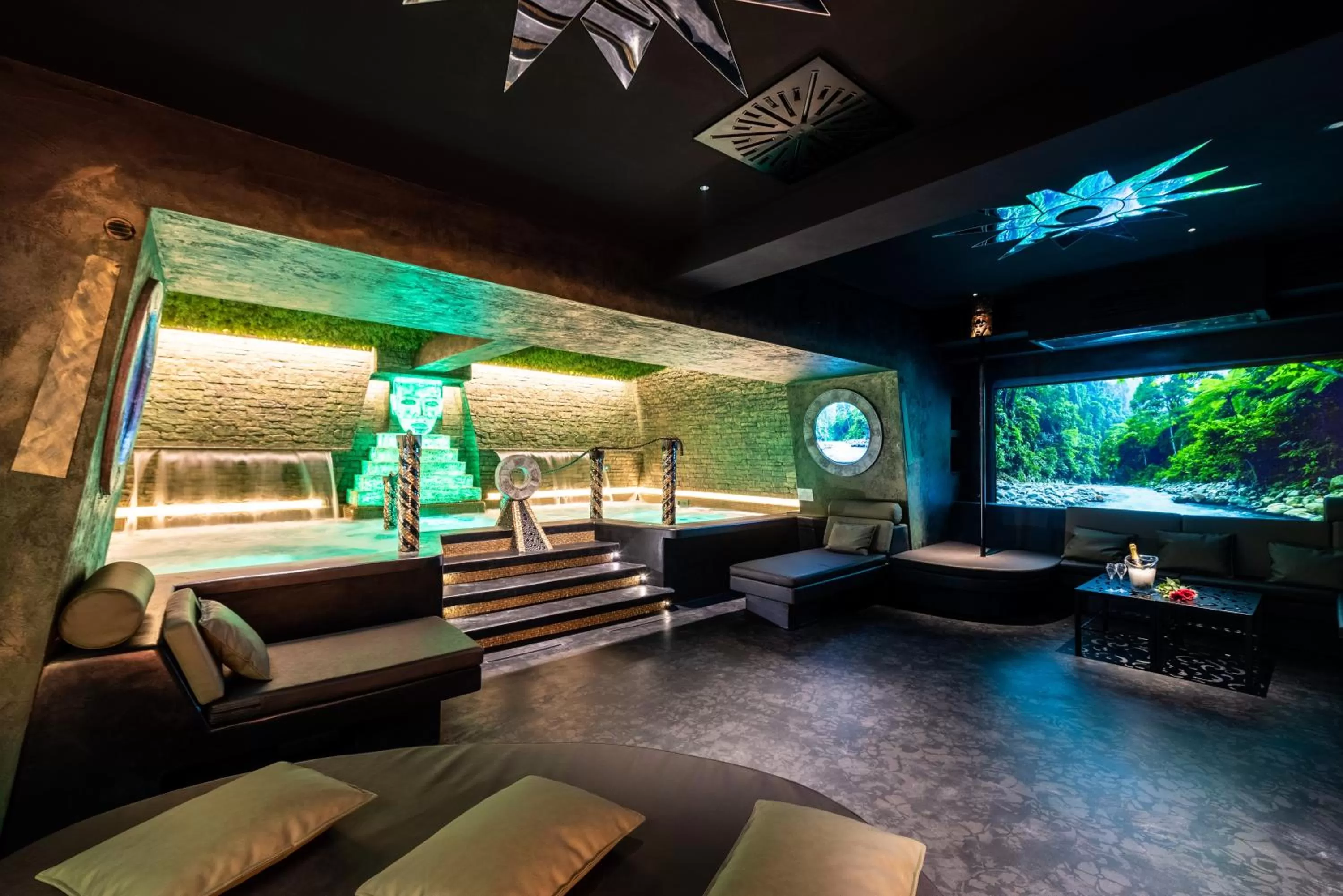 Hot Tub in Trilussa Palace Hotel Congress & Spa