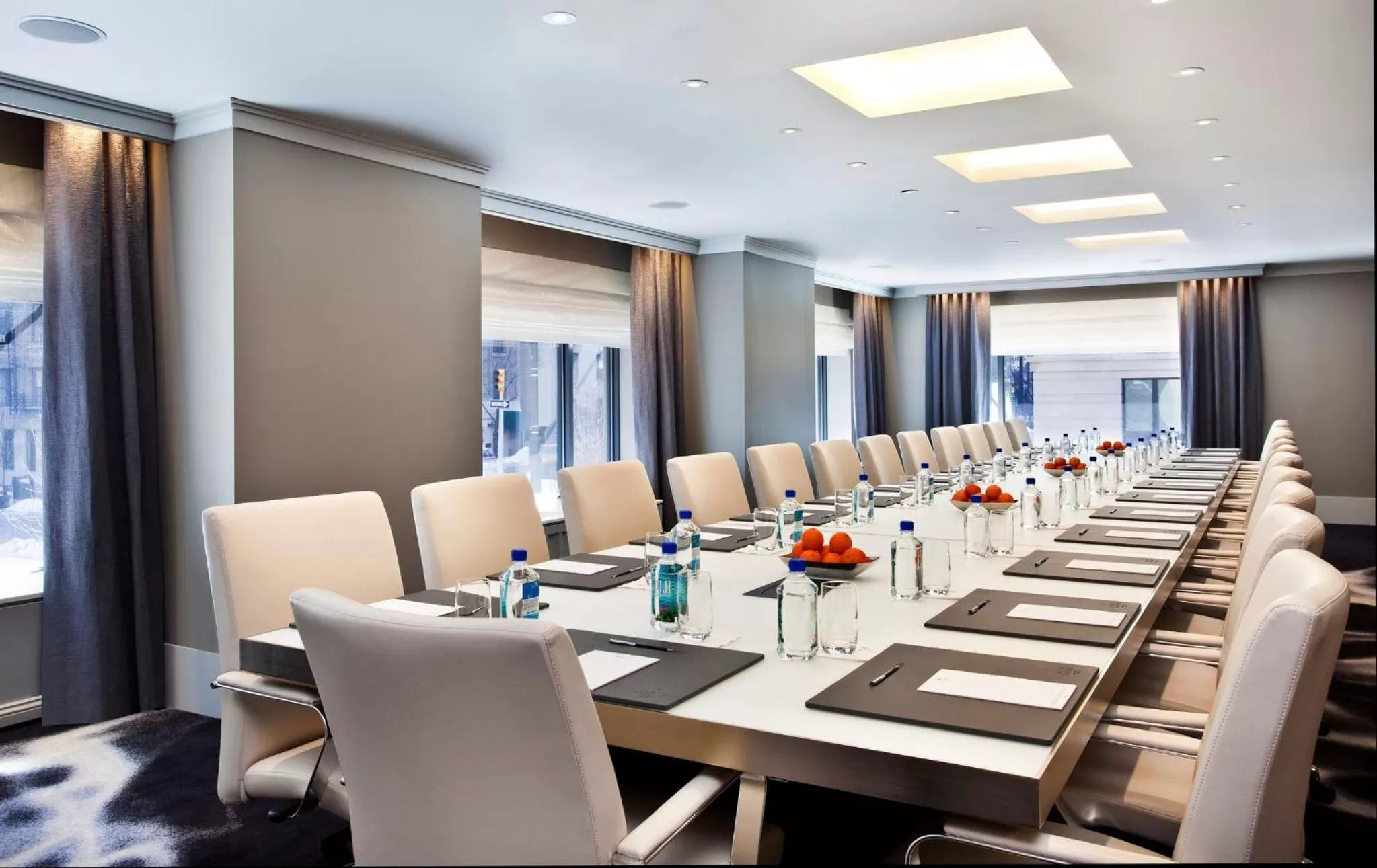 Meeting/conference room in Loews Regency New York Hotel