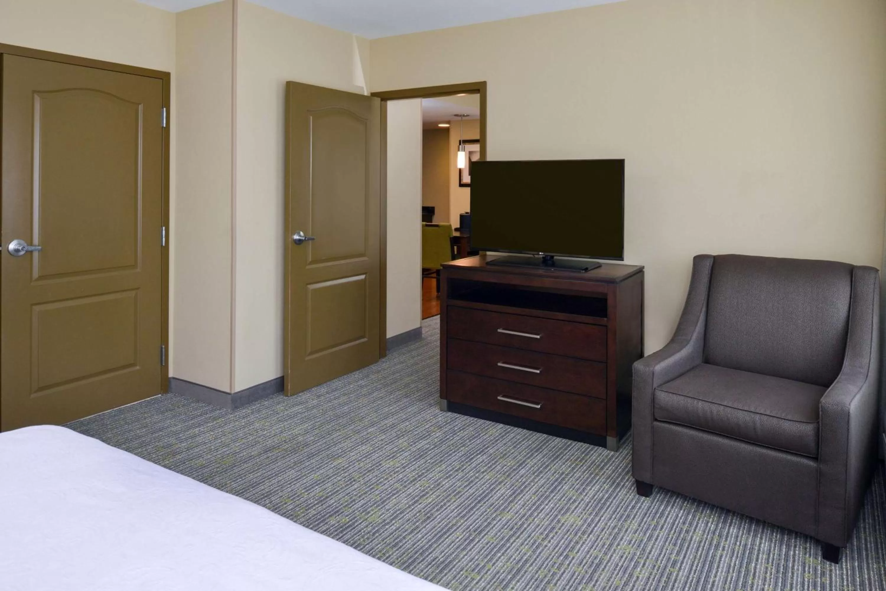 Bed in Homewood Suites by Hilton Fresno