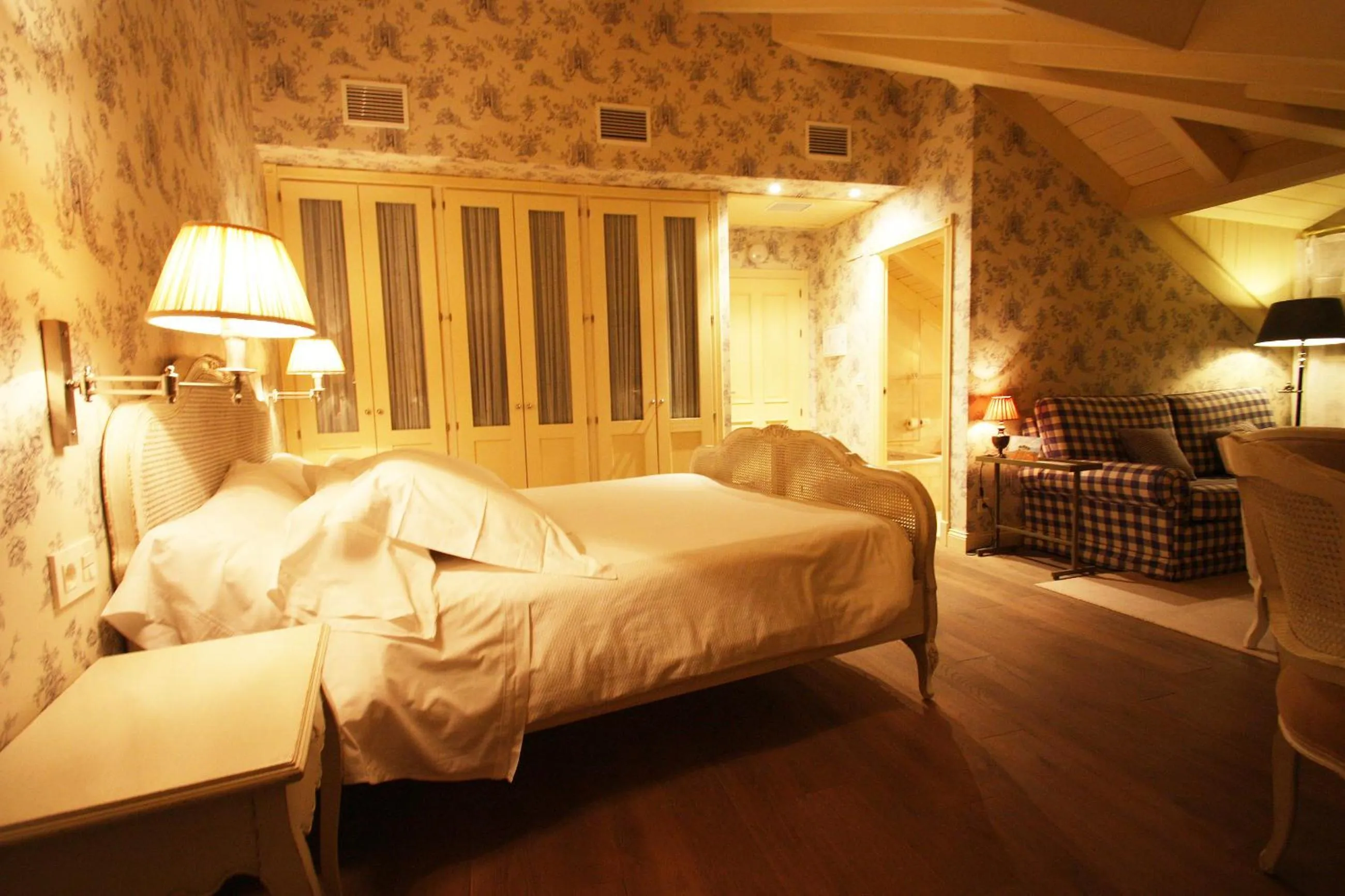 Photo of the whole room, Bed in Las Doñas del Portazgo