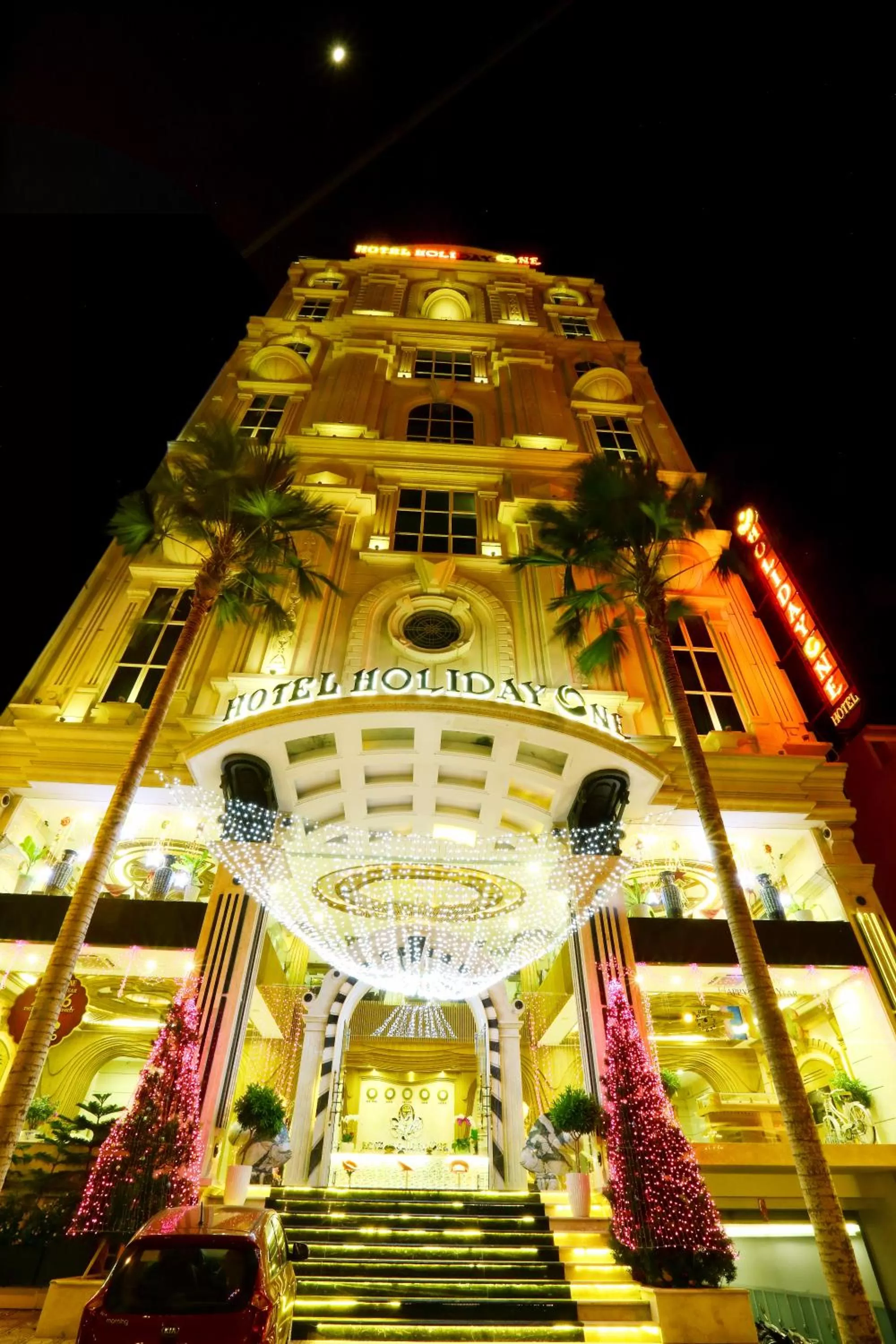 Facade/entrance in Holiday One Can Tho Hotel