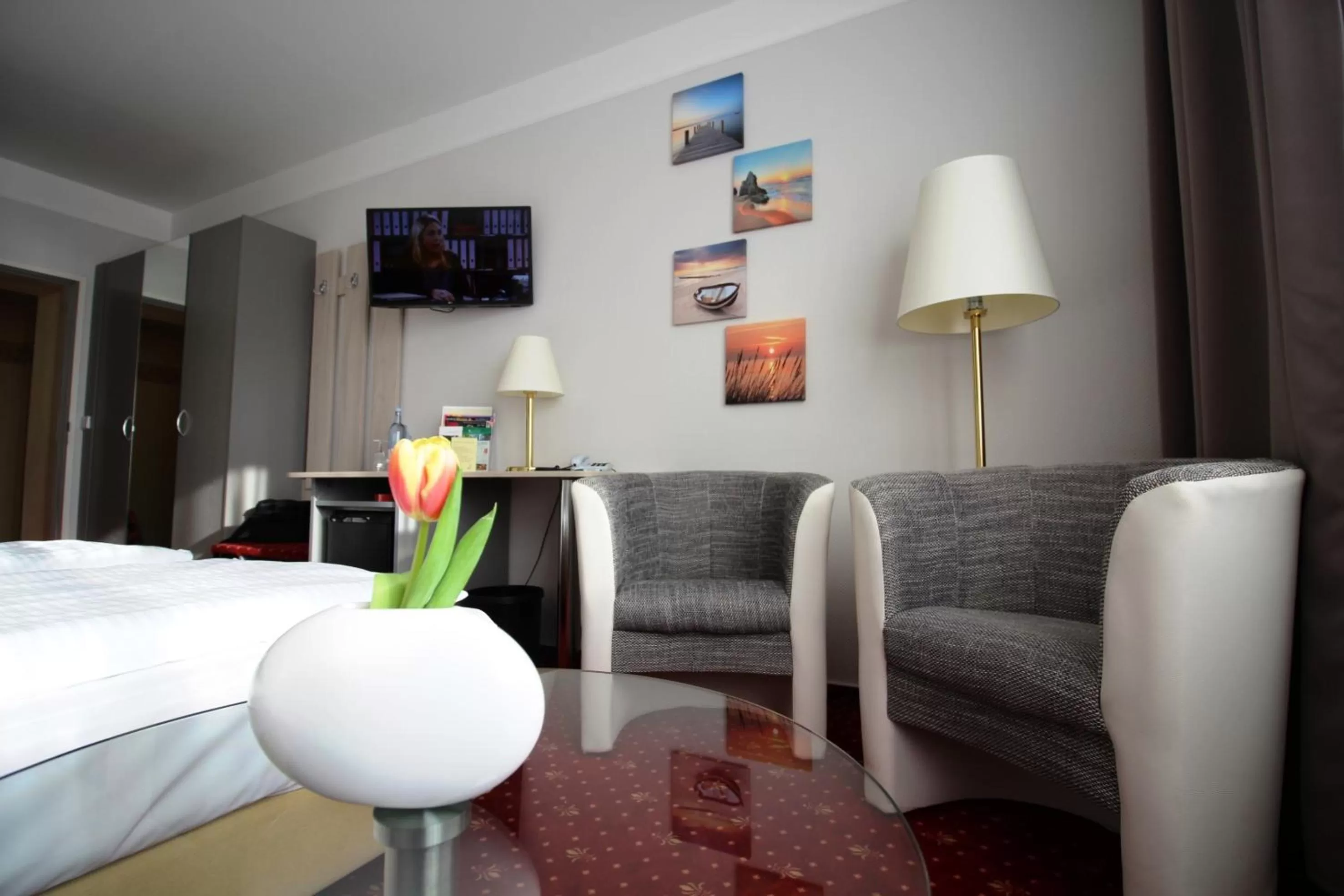 Living room, Bed in Parkhotel Klüschenberg