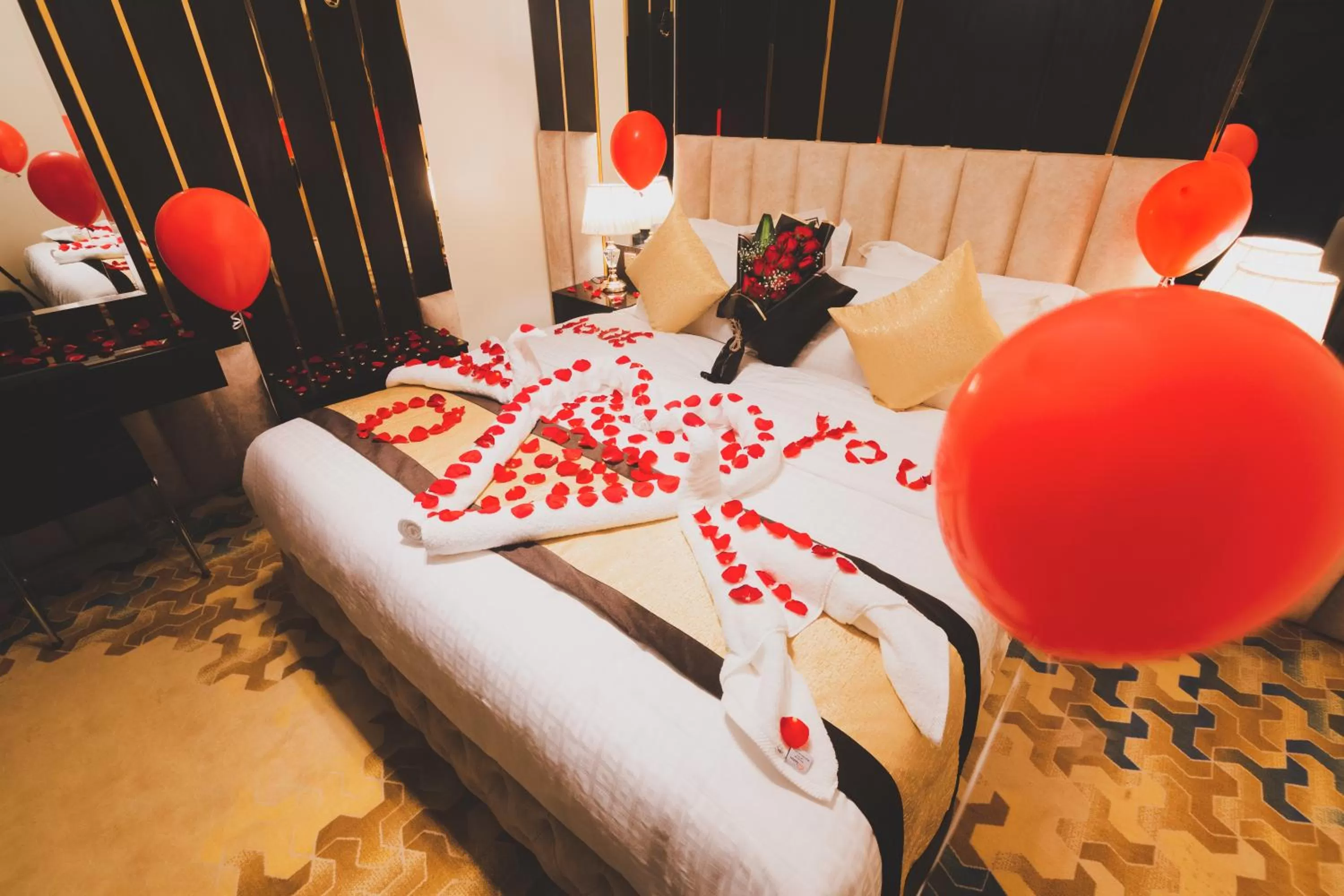 Bedroom, Bed in Golden Ship Hotel