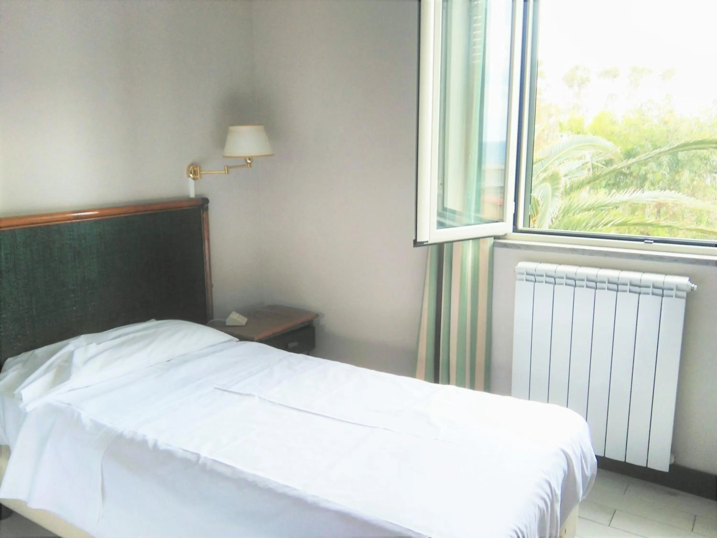 Bed in Hotel Baia Del Sole