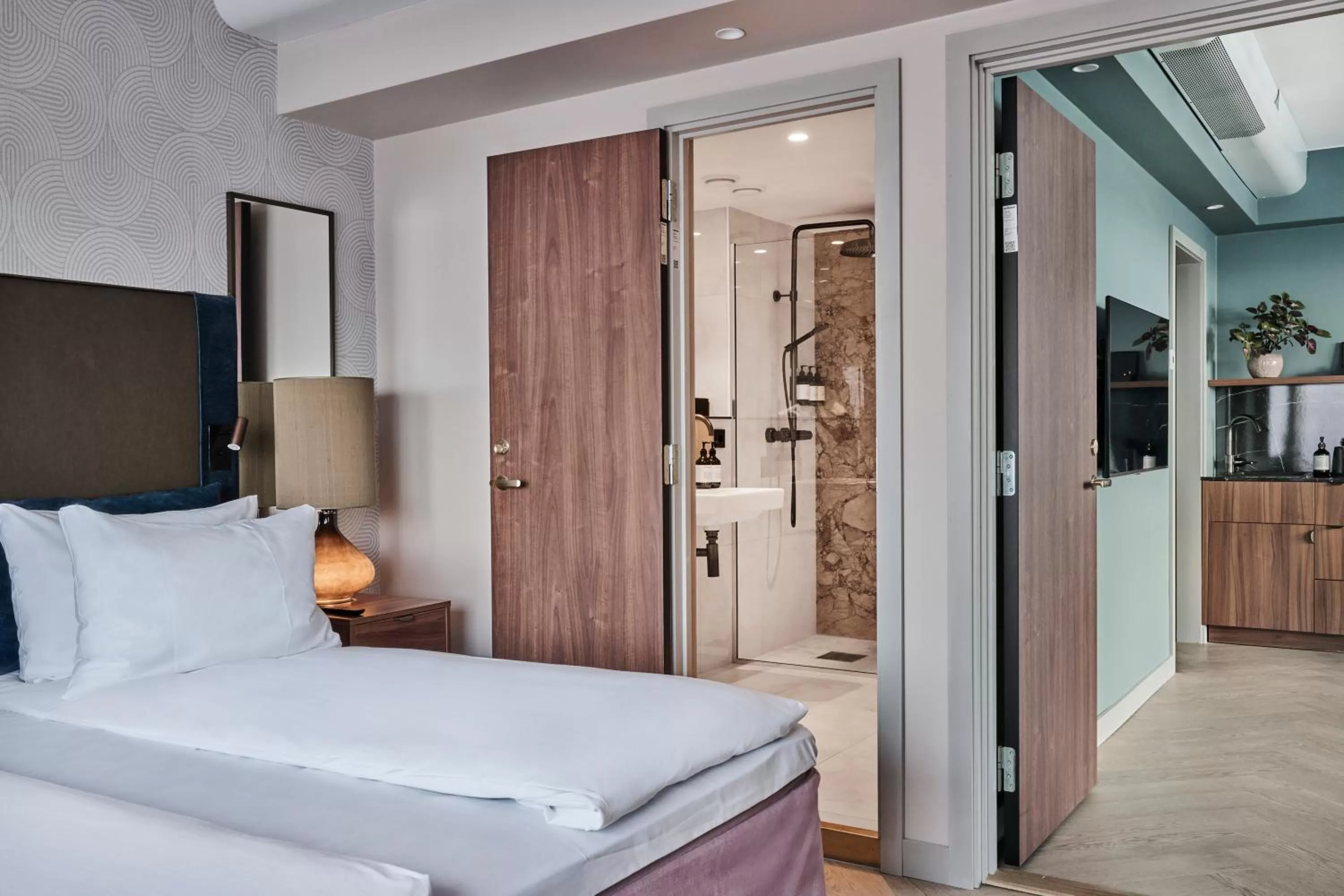 Kitchen or kitchenette, Bed in Radisson Blu Caledonien Hotel, Kristiansand