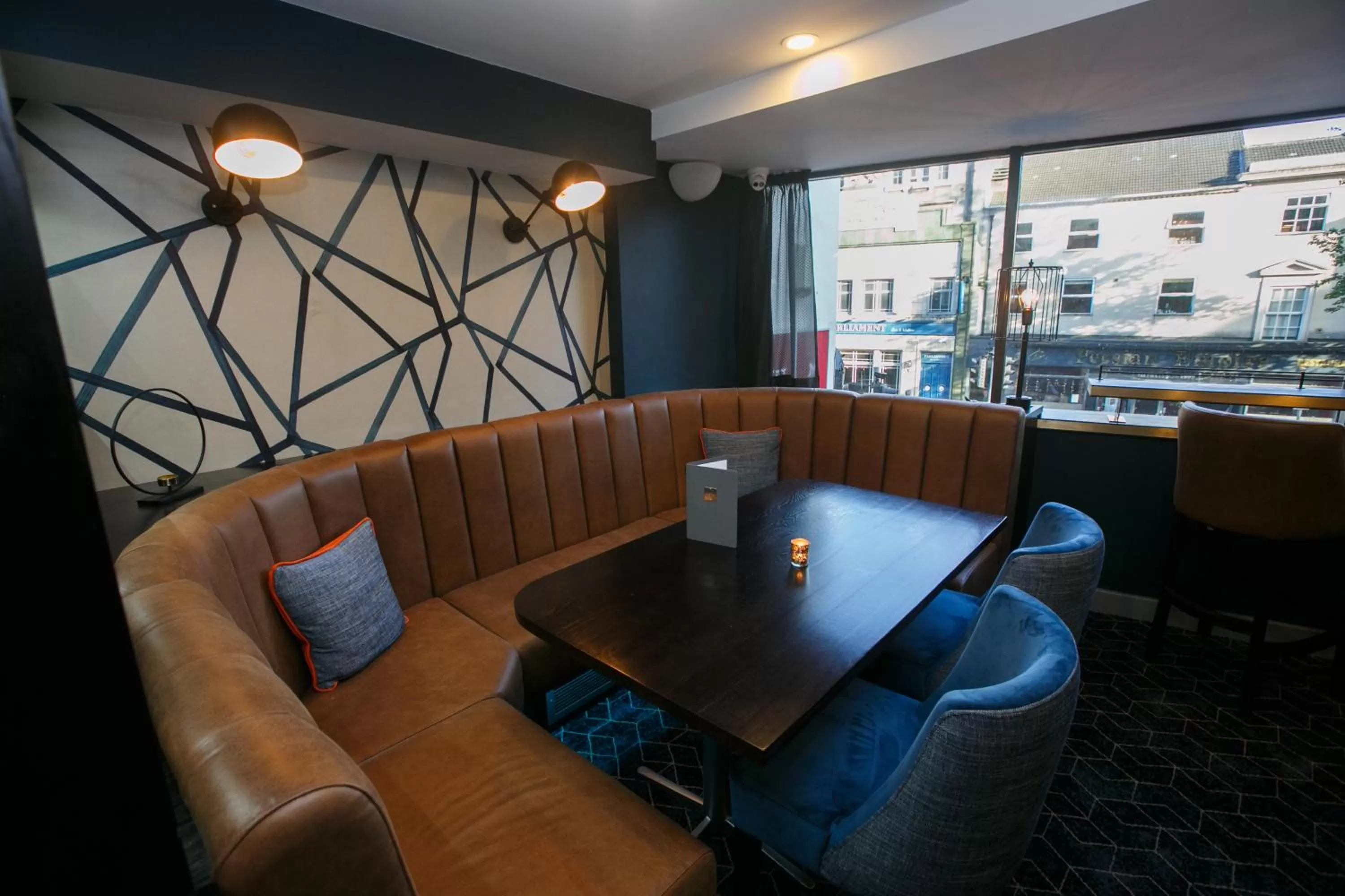 Lounge or bar in Garner Hotel Nottingham City Centre by IHG