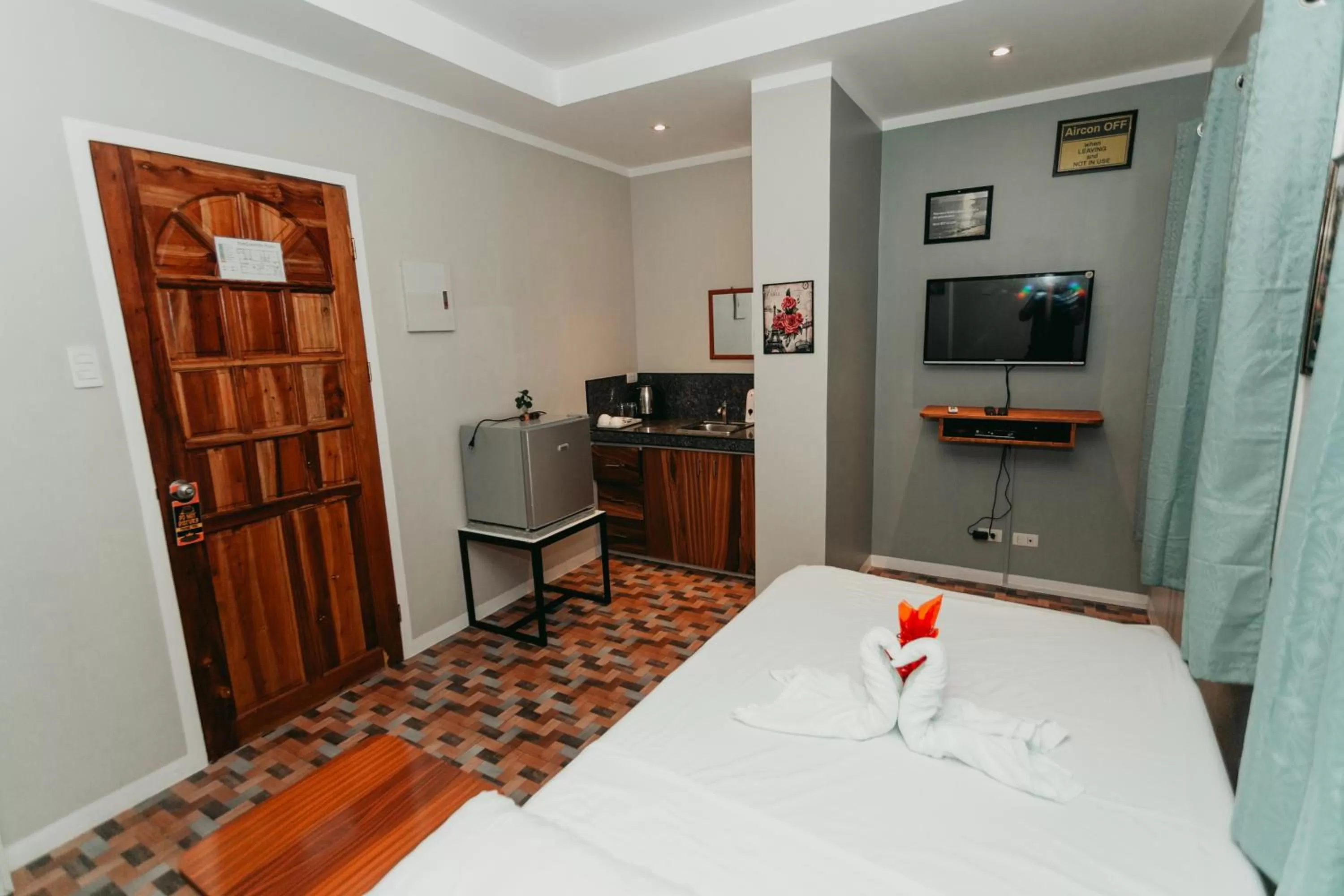 Bed in Kingswick Residences & Lodge