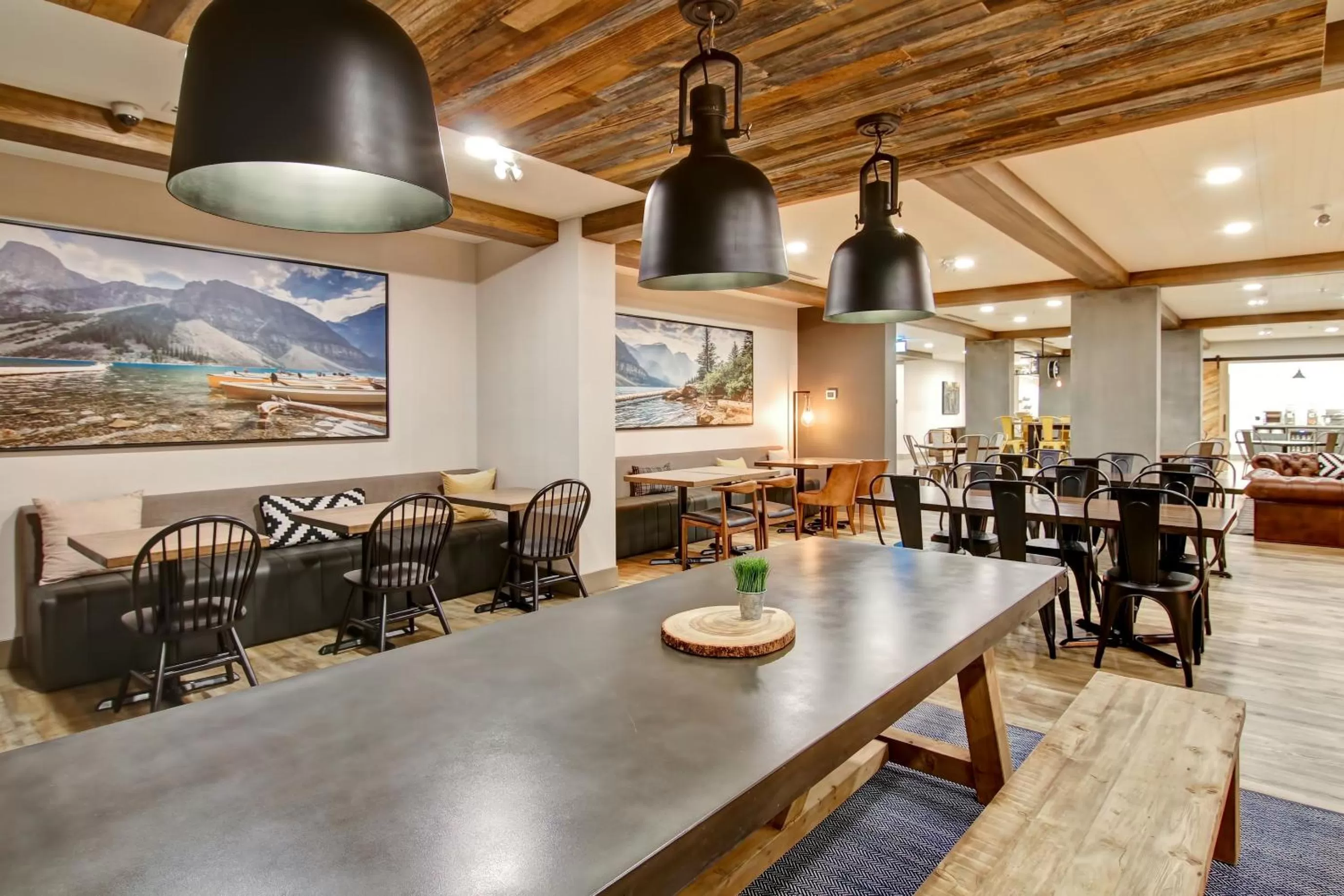 Restaurant/places to eat in Canalta Lodge