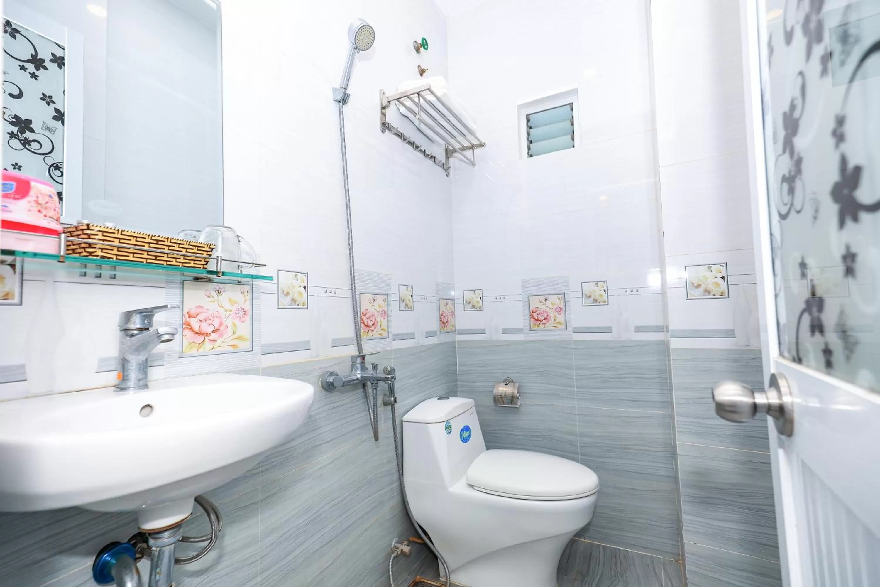 Bathroom in Ciao Hồng Phúc Hotel