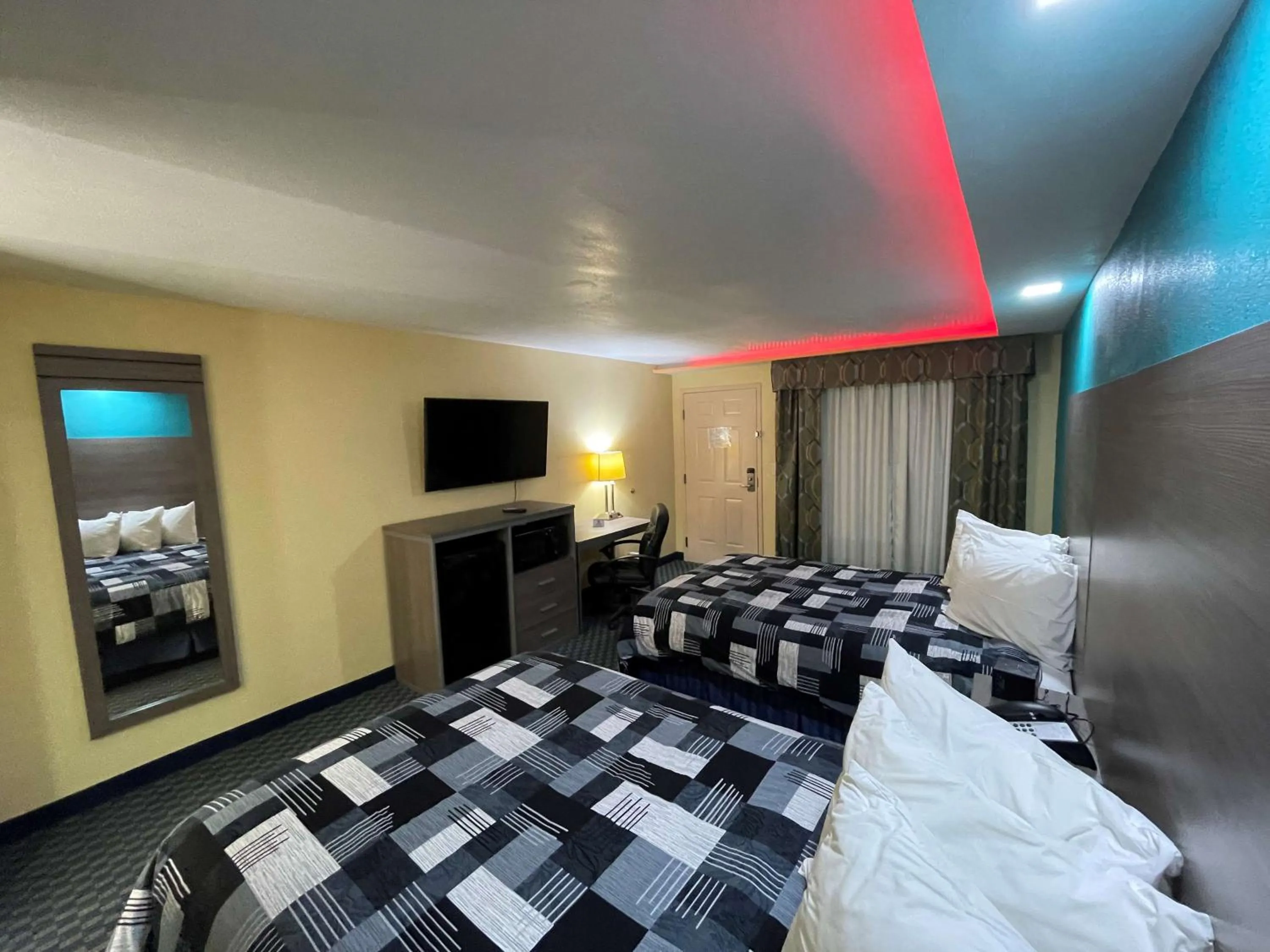 Photo of the whole room, Bed in SureStay Plus Hotel by Best Western Odessa