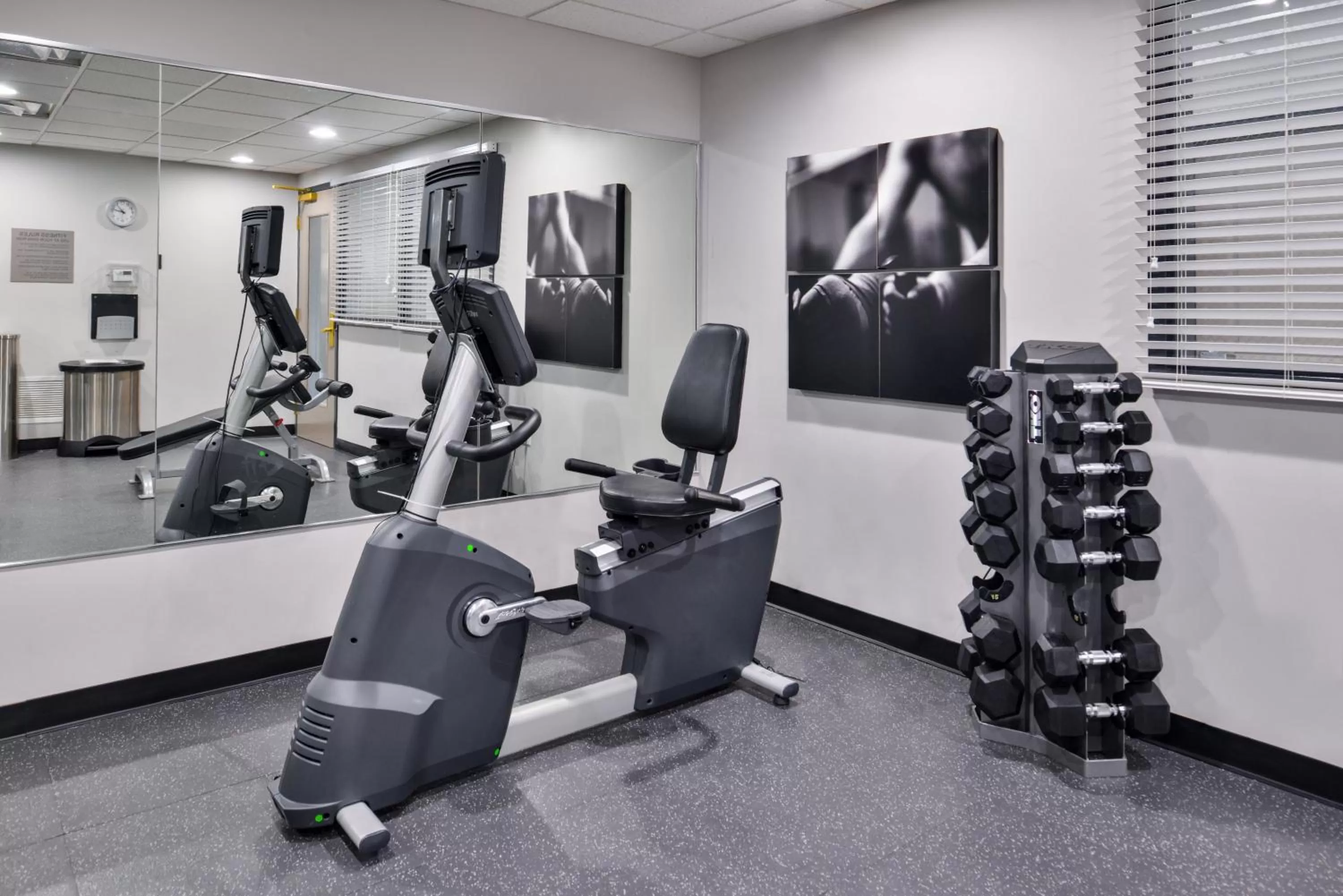 Fitness centre/facilities in Country Inn & Suites by Radisson, Tinley Park, IL