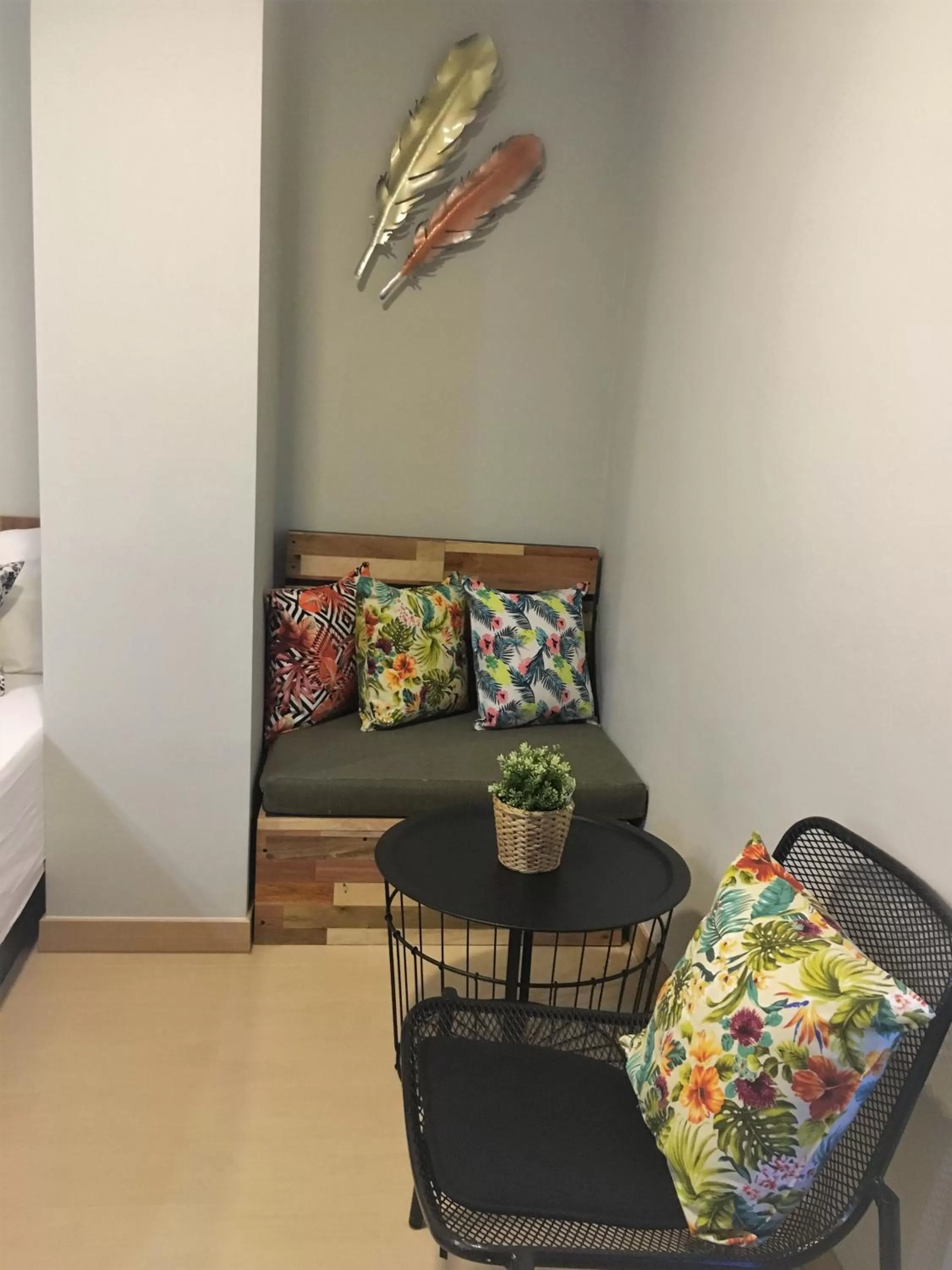 Seating area, Bed in Bangkok Saran Poshtel