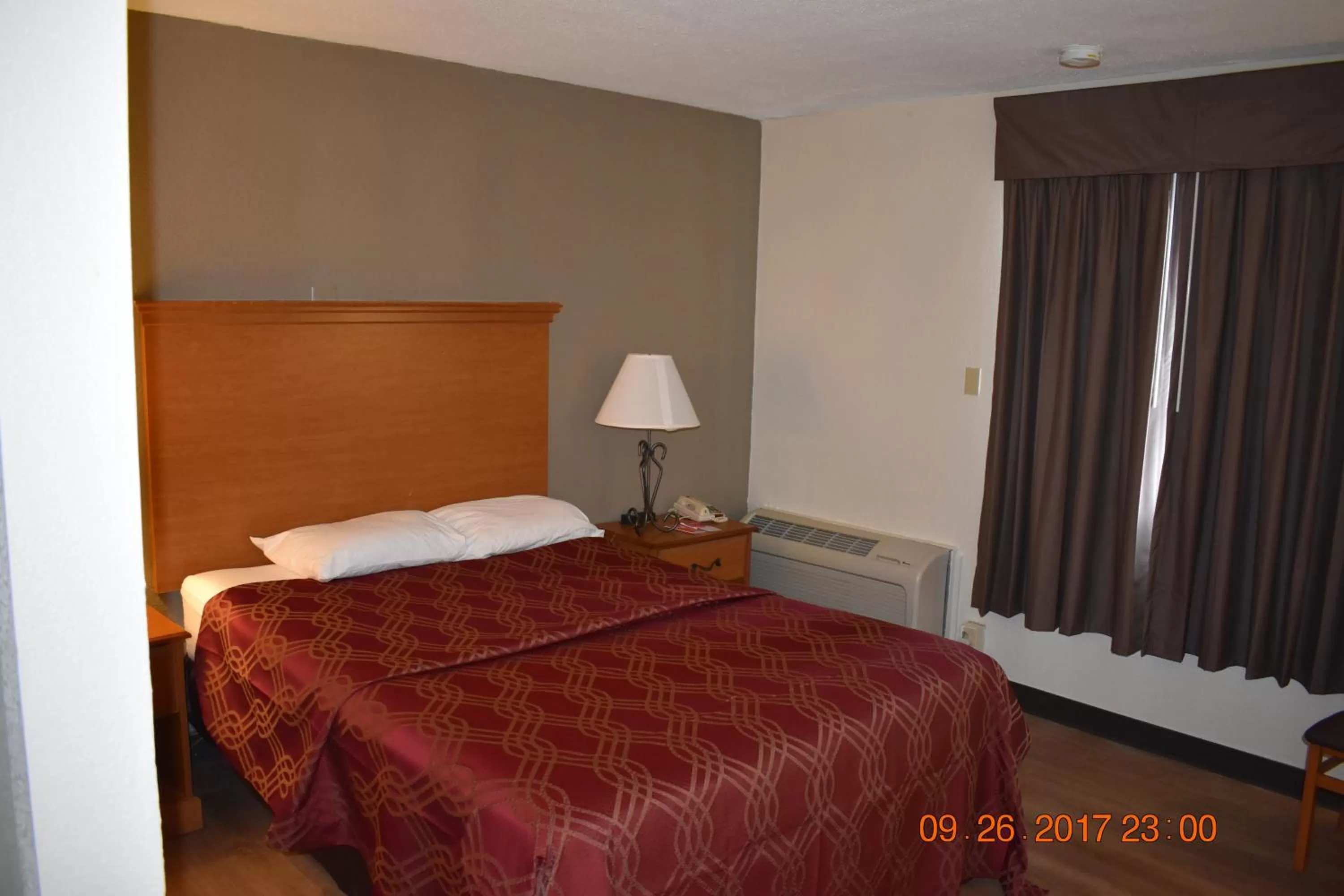 Bedroom, Bed in MHO Hotel Bordentown