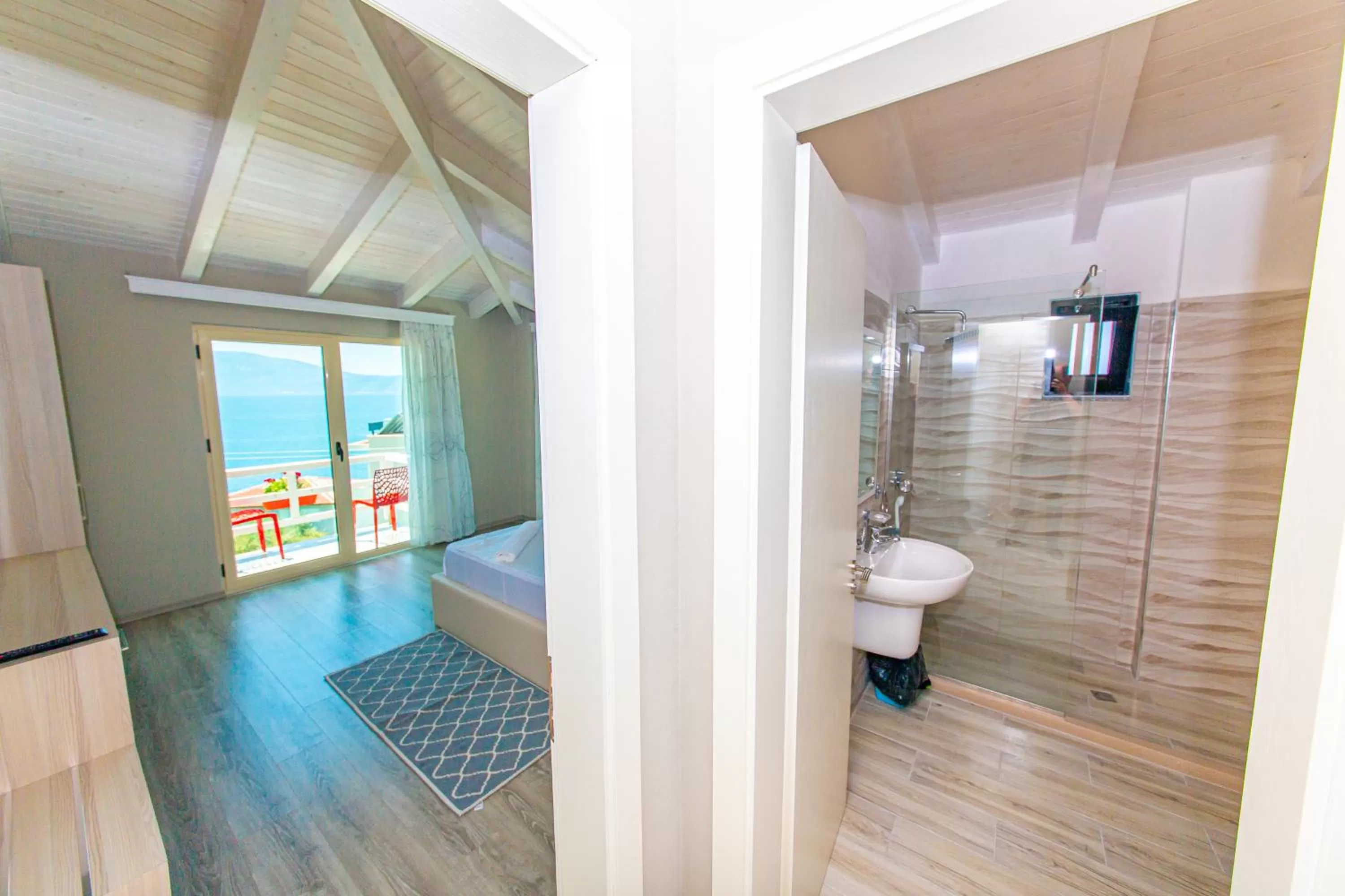 Bedroom, Bathroom in Hotel Roi