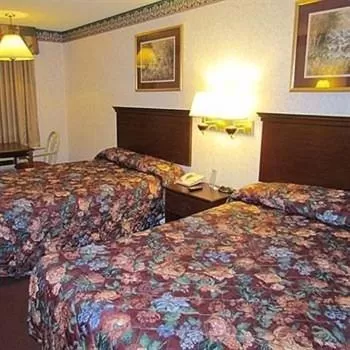 Bed in Eagle Inn Sumter