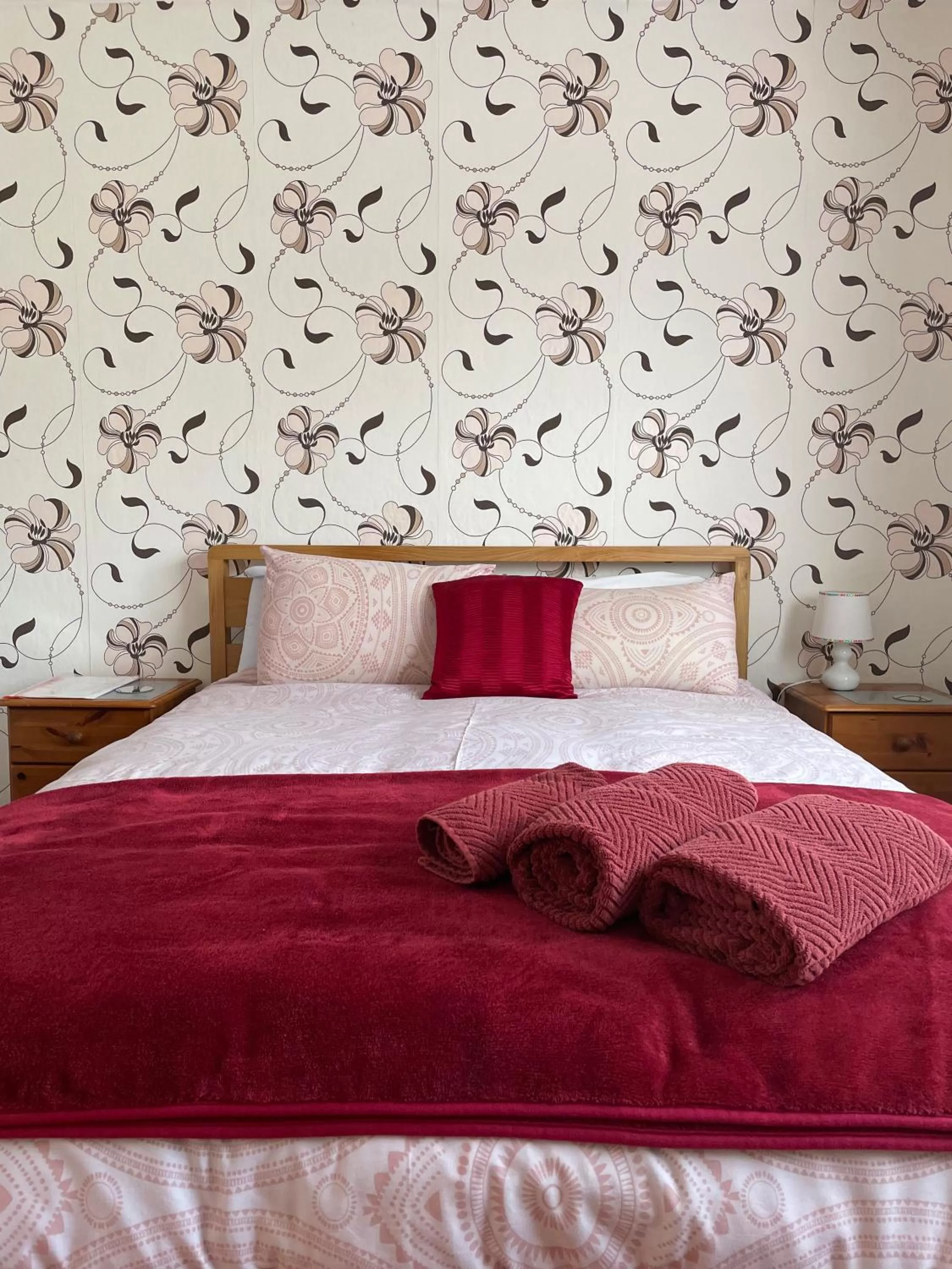 Bedroom, Bed in Whiteways Guest House