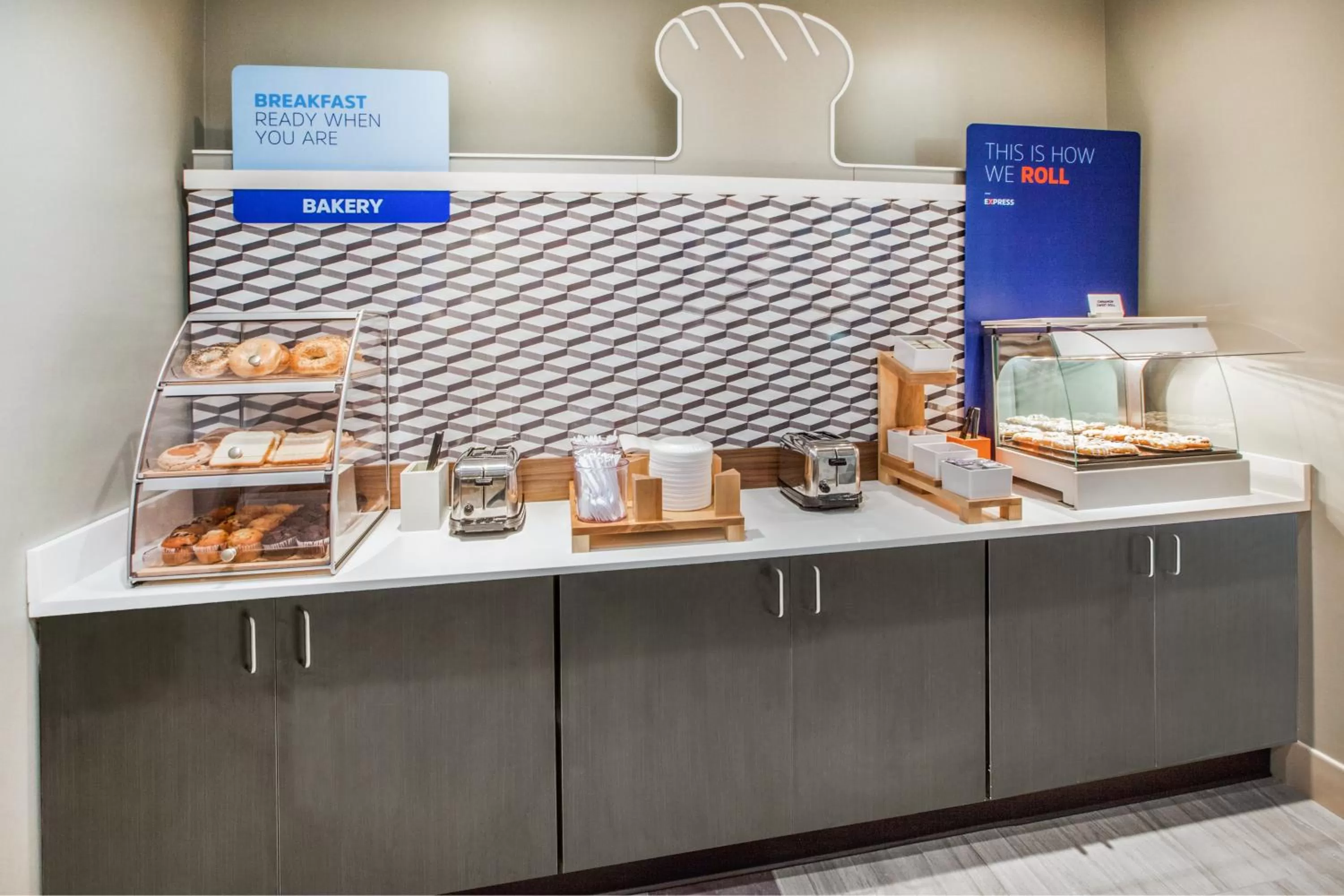 Breakfast in Holiday Inn Express & Suites Jacksonville - Town Center by IHG