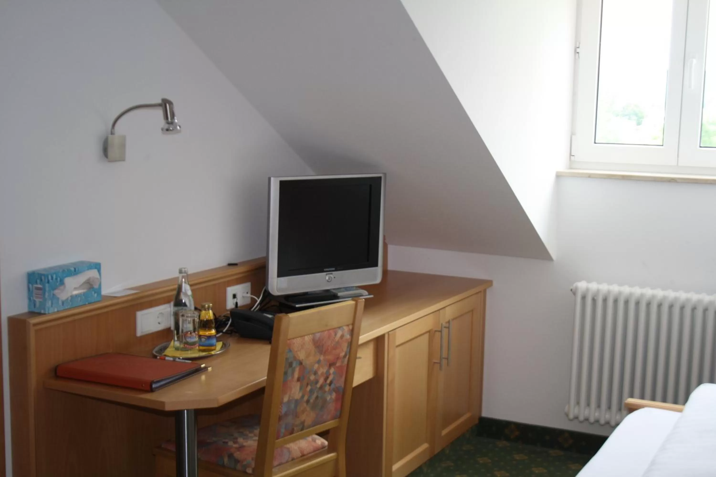 Seating area, TV/Entertainment Center in Hotel-Gasthof zur Krone