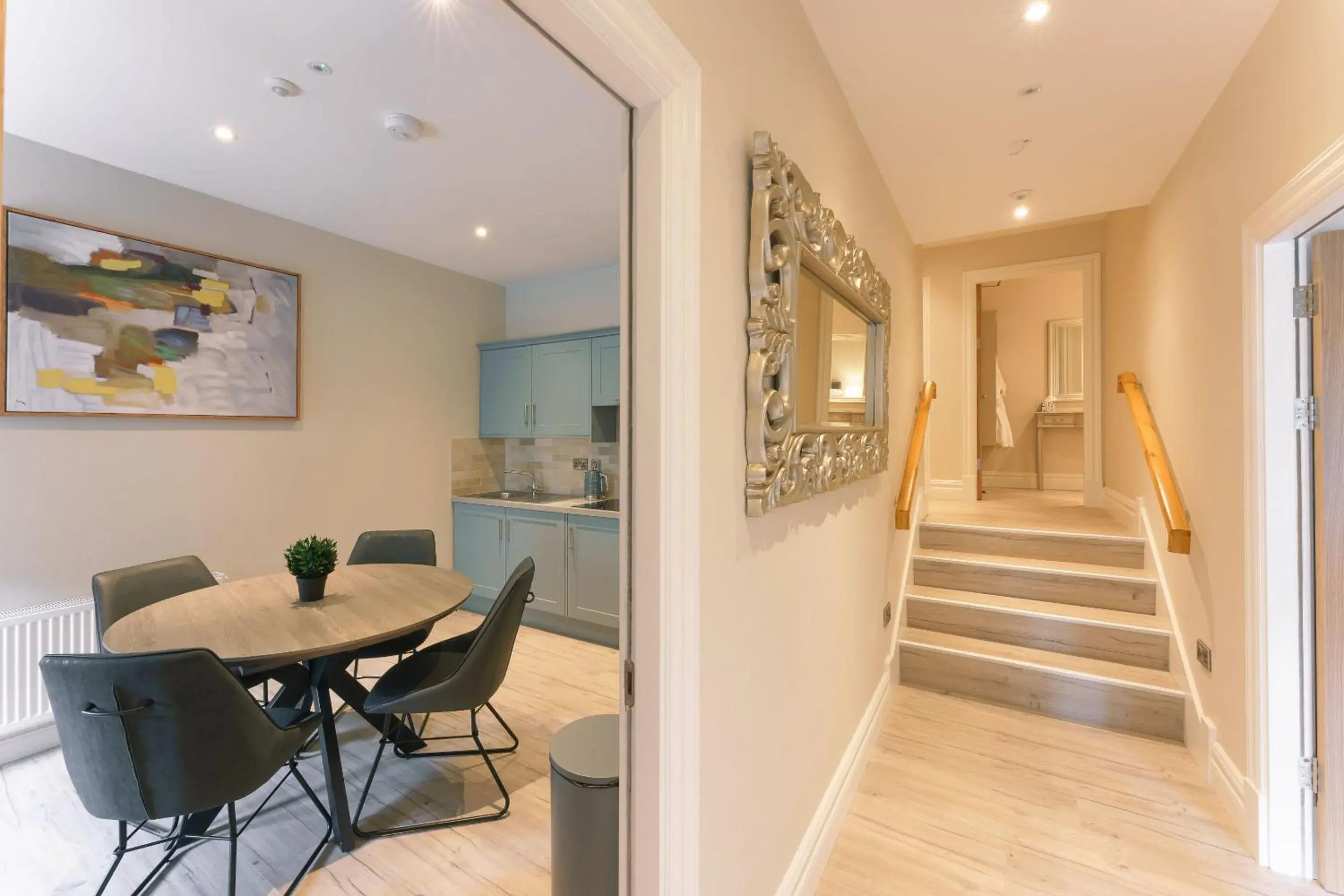 Apartment with Shower in Kingston's Townhouse Apartment with Shower in Kingston's Townhouse