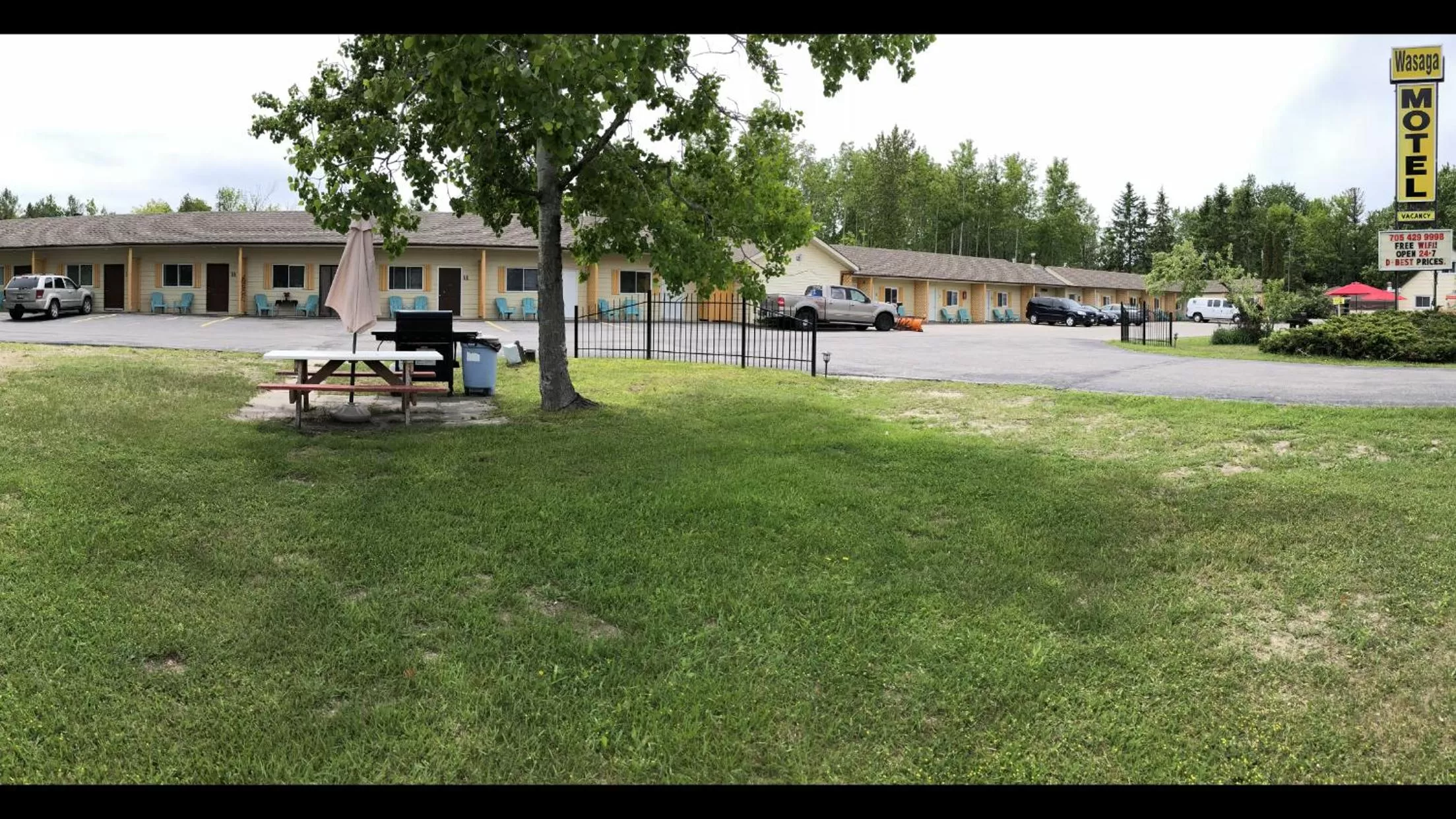 Property building in Wasaga Motel Inn
