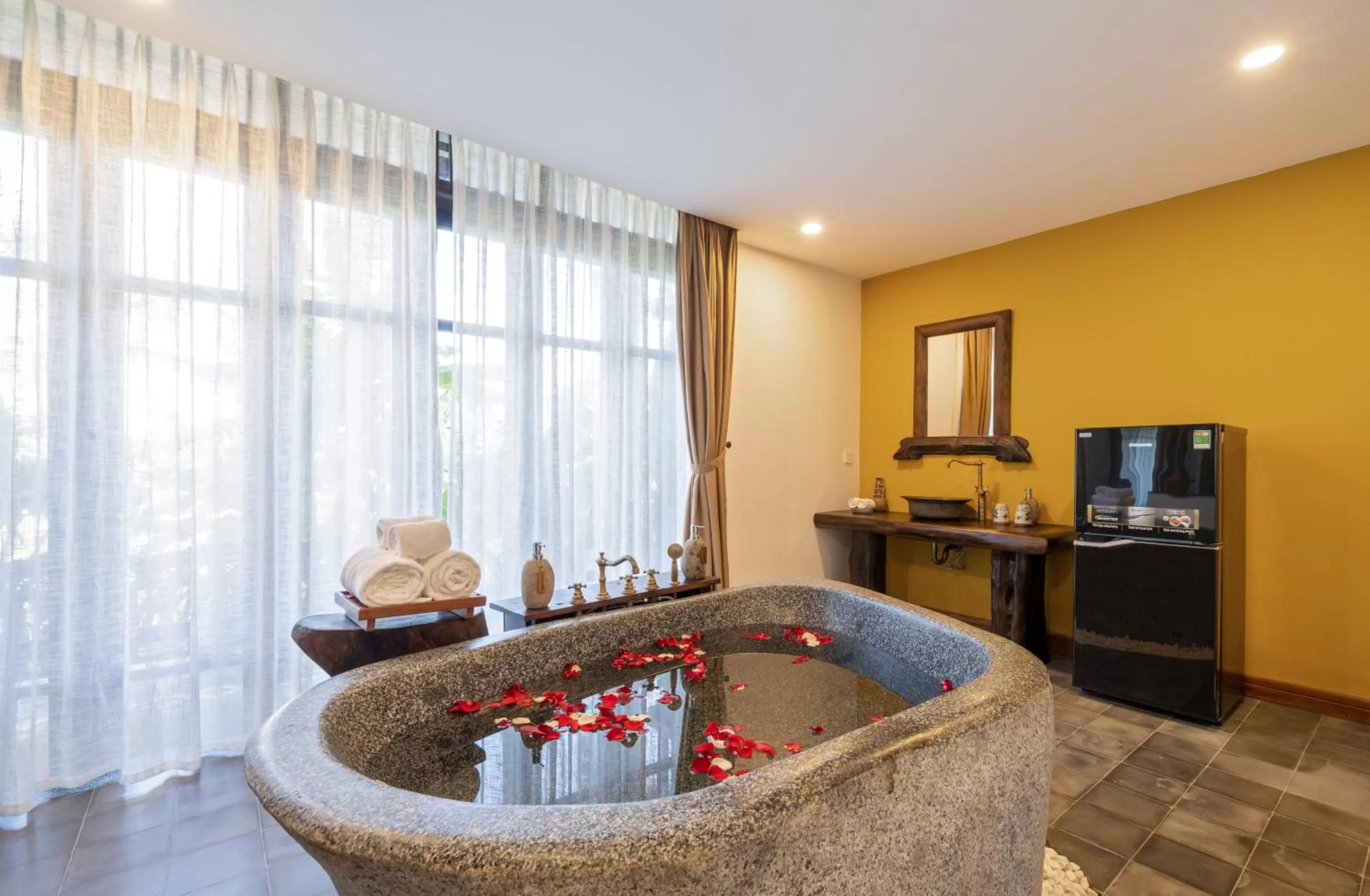 Bath in Zest Resort & Spa Hoi An