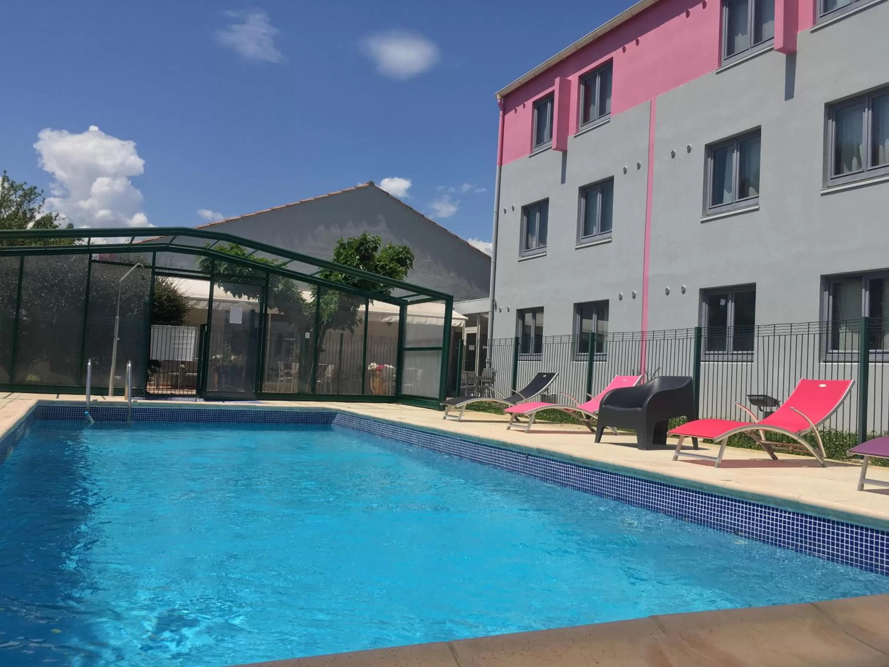 Pool view in Kyriad Montpellier Aéroport - Gare Sud de France