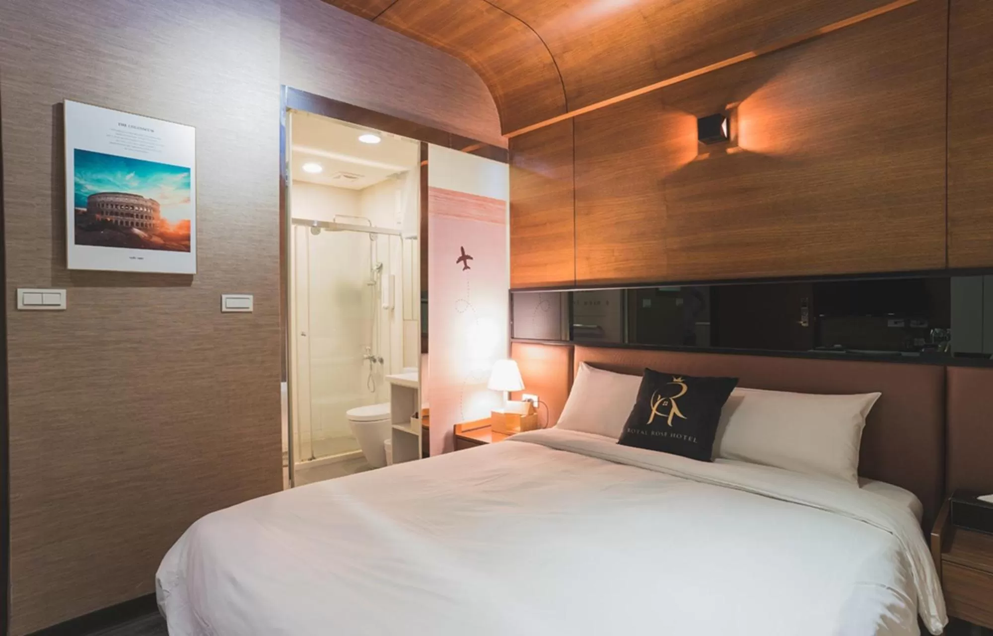 Photo of the whole room, Bed in Royal Rose Hotel Taipei Station