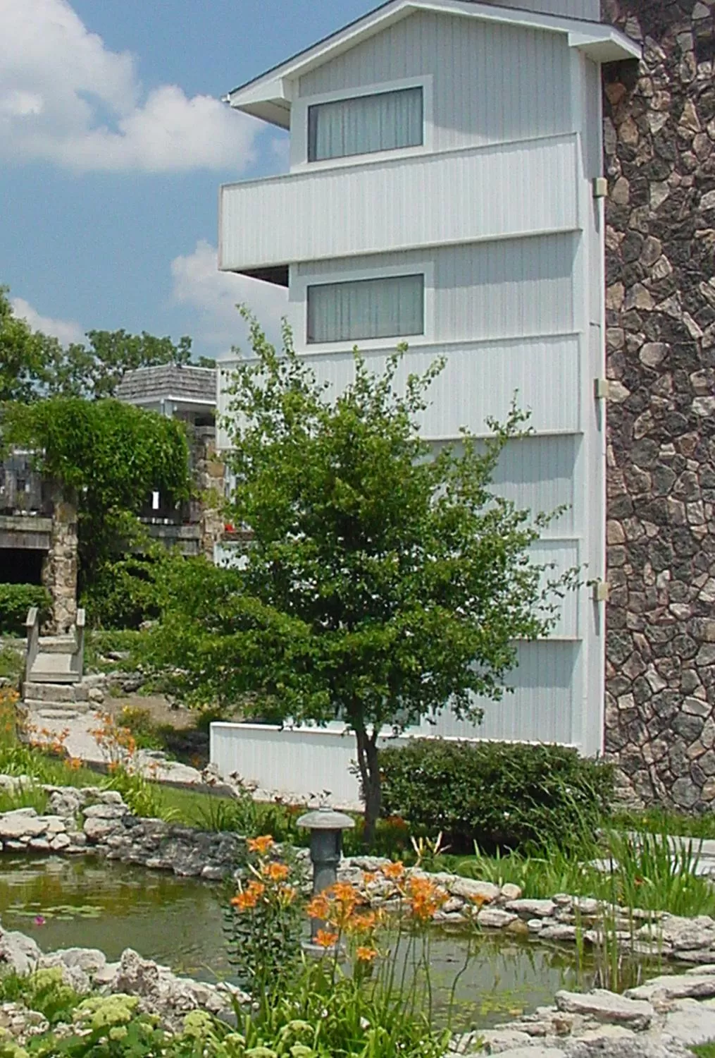 Facade/entrance in Quail's Nest Inn & Suites