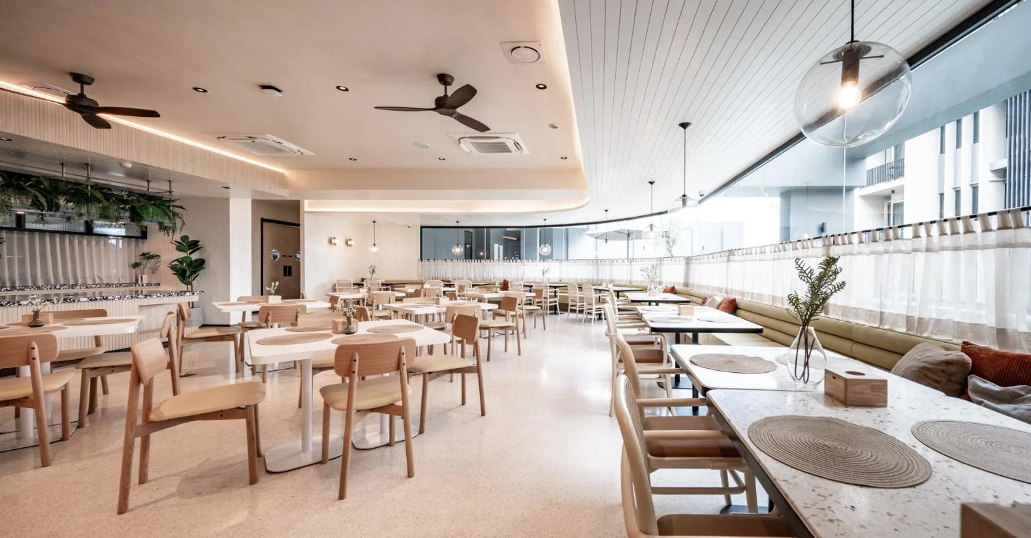 Restaurant/places to eat in Mii Hotel Srinakarin