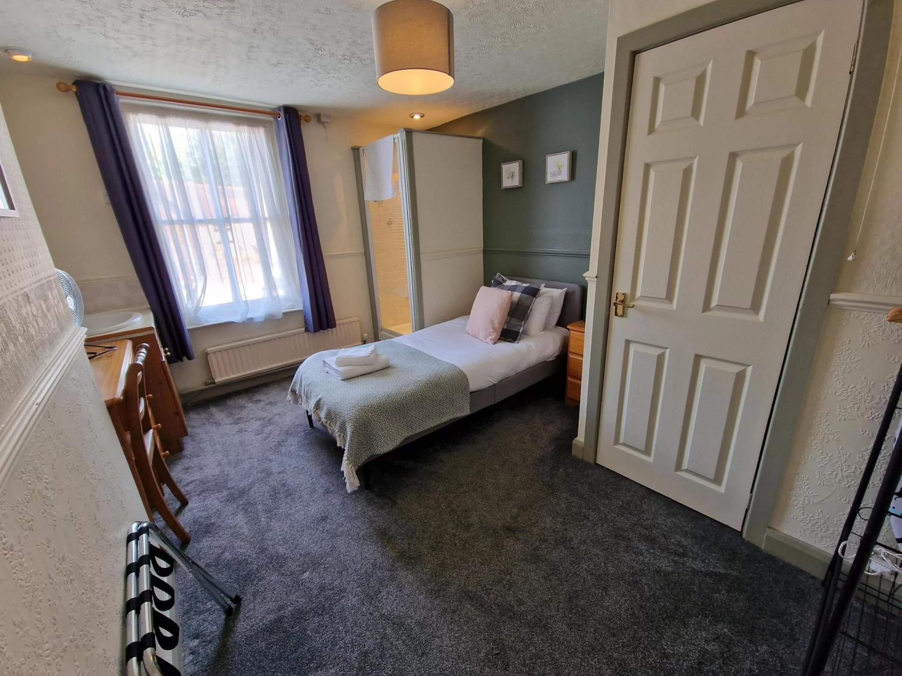 Bedroom, Bed in The Foresters Arms