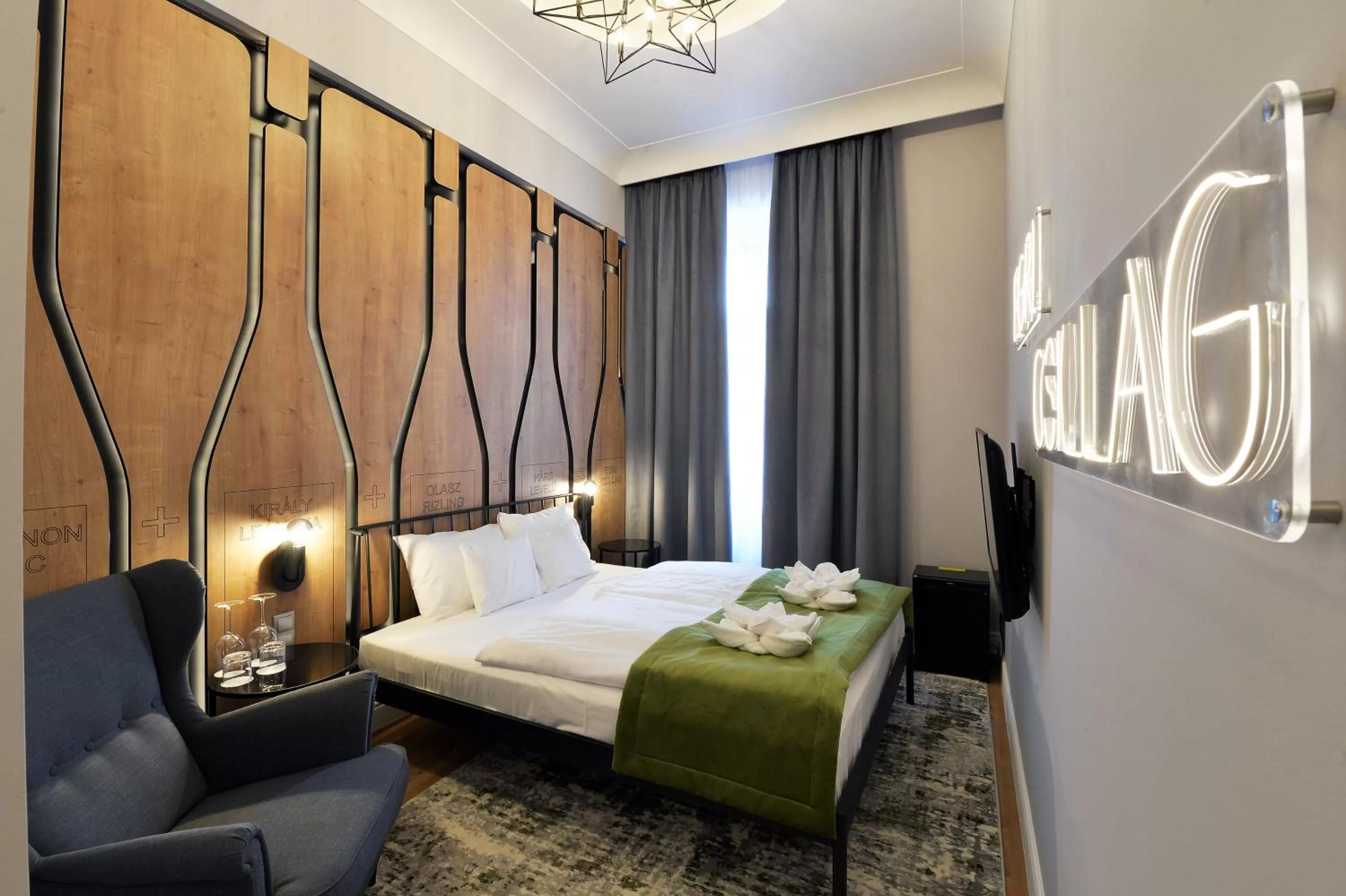 Photo of the whole room, Bed in 1552 Boutique Hotel