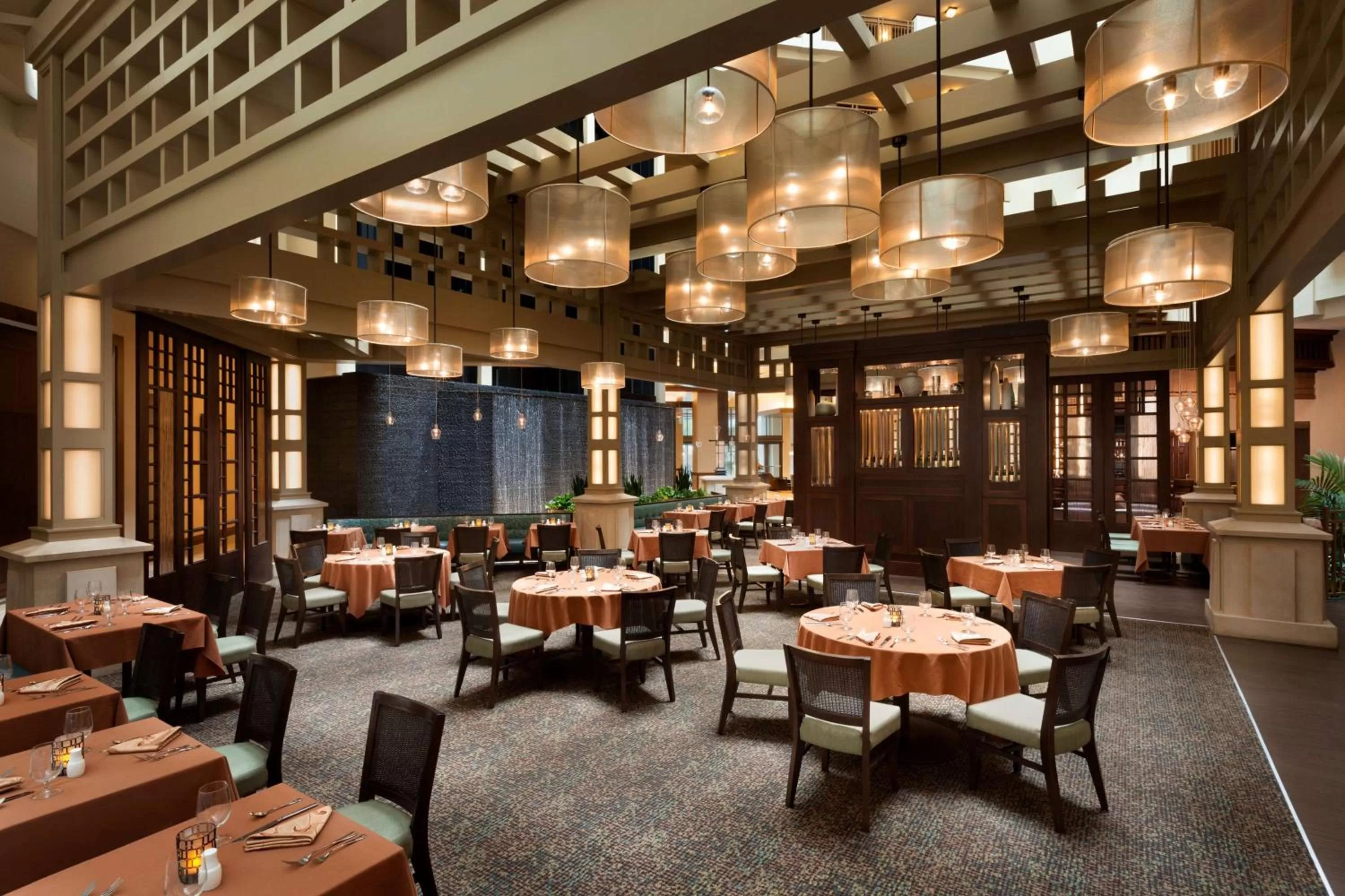 Restaurant/places to eat in Embassy Suites by Hilton Orlando Lake Buena Vista South
