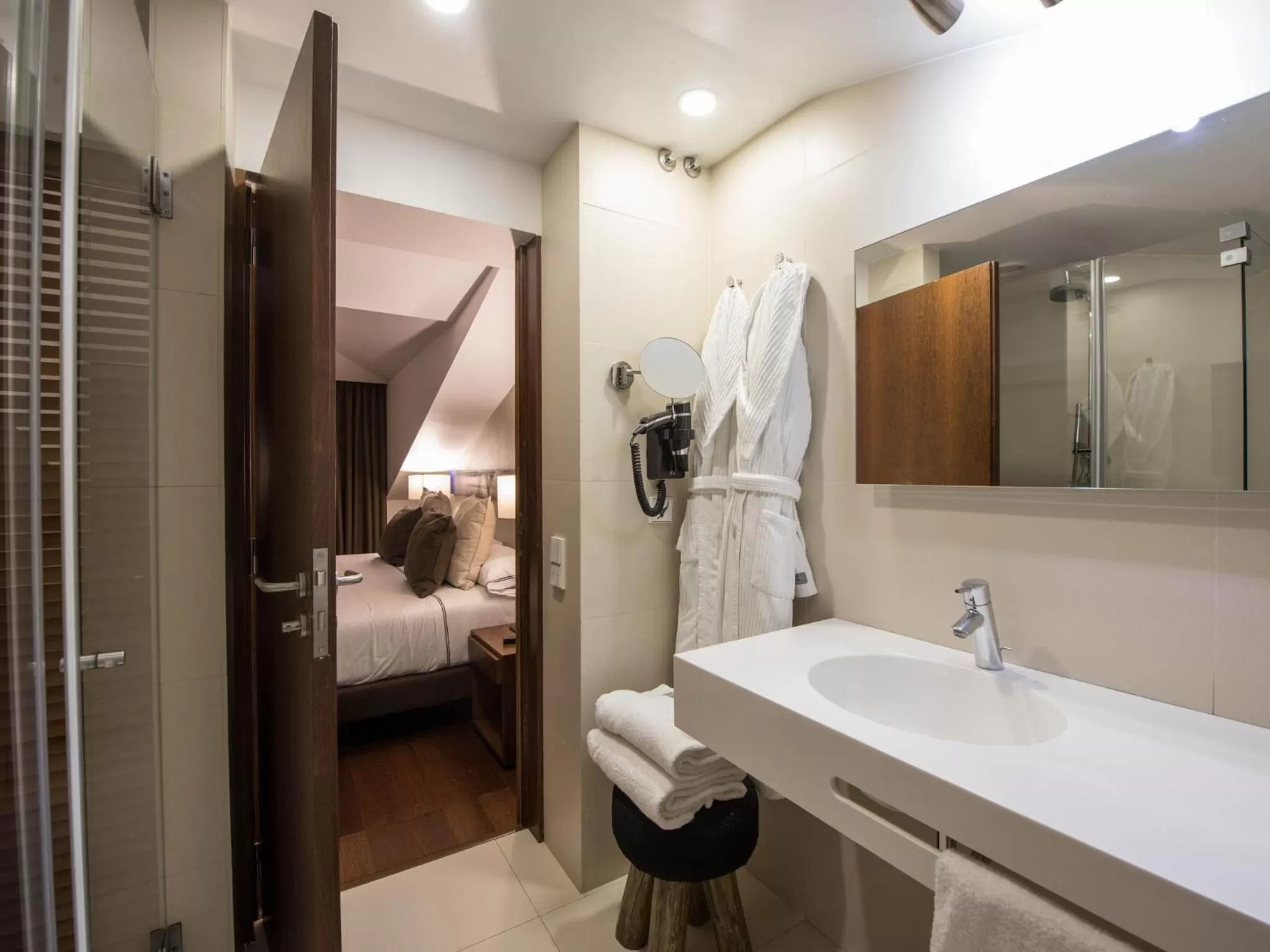 Bathroom, Bed in Hotel Carris Porto Ribeira