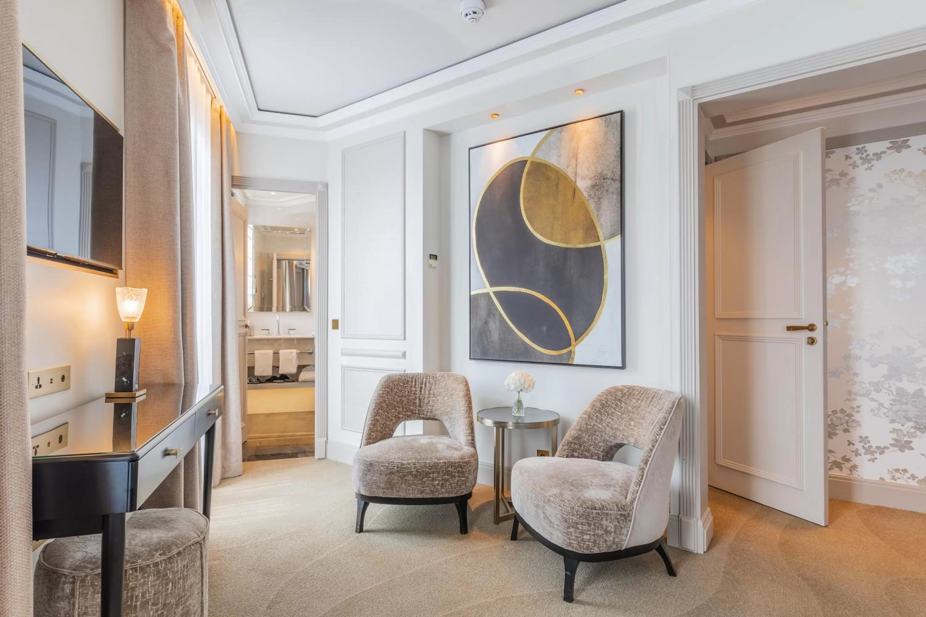 Photo of the whole room, Bed in Manolita Paris