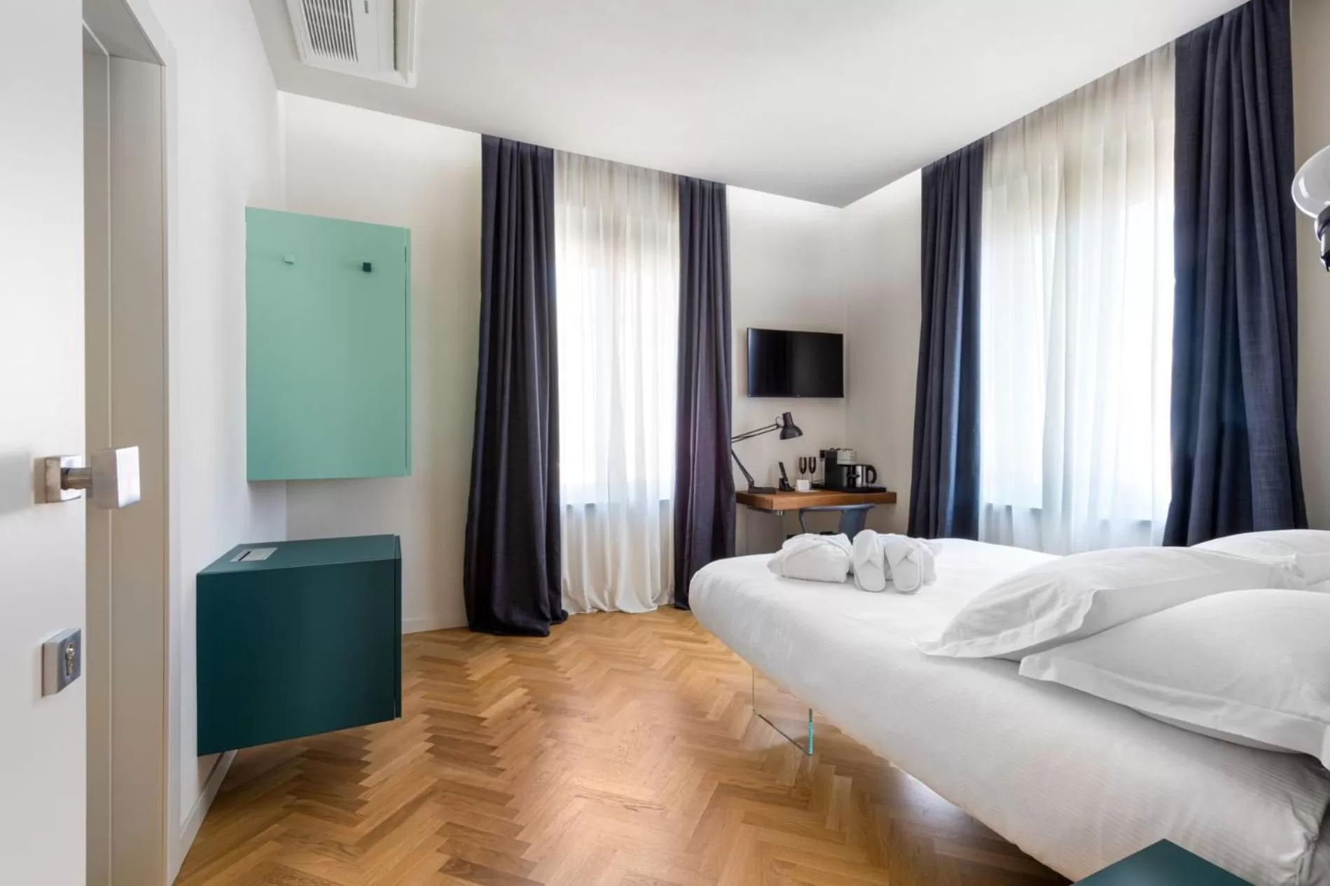 Bedroom, Bed in Villa Fedora Luxury Suites