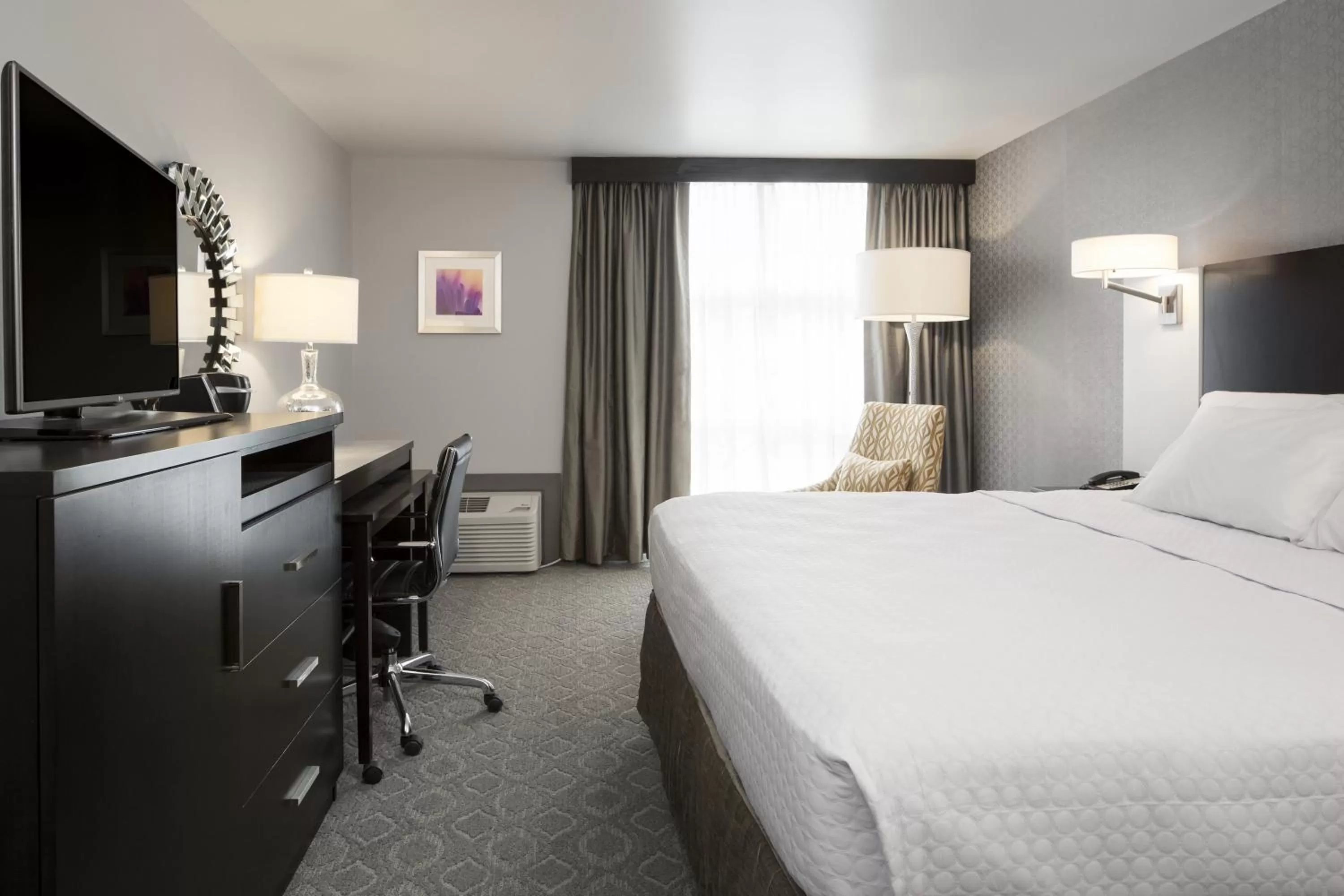 Photo of the whole room, Bed in Crowne Plaza Chicago SW - Burr Ridge by IHG