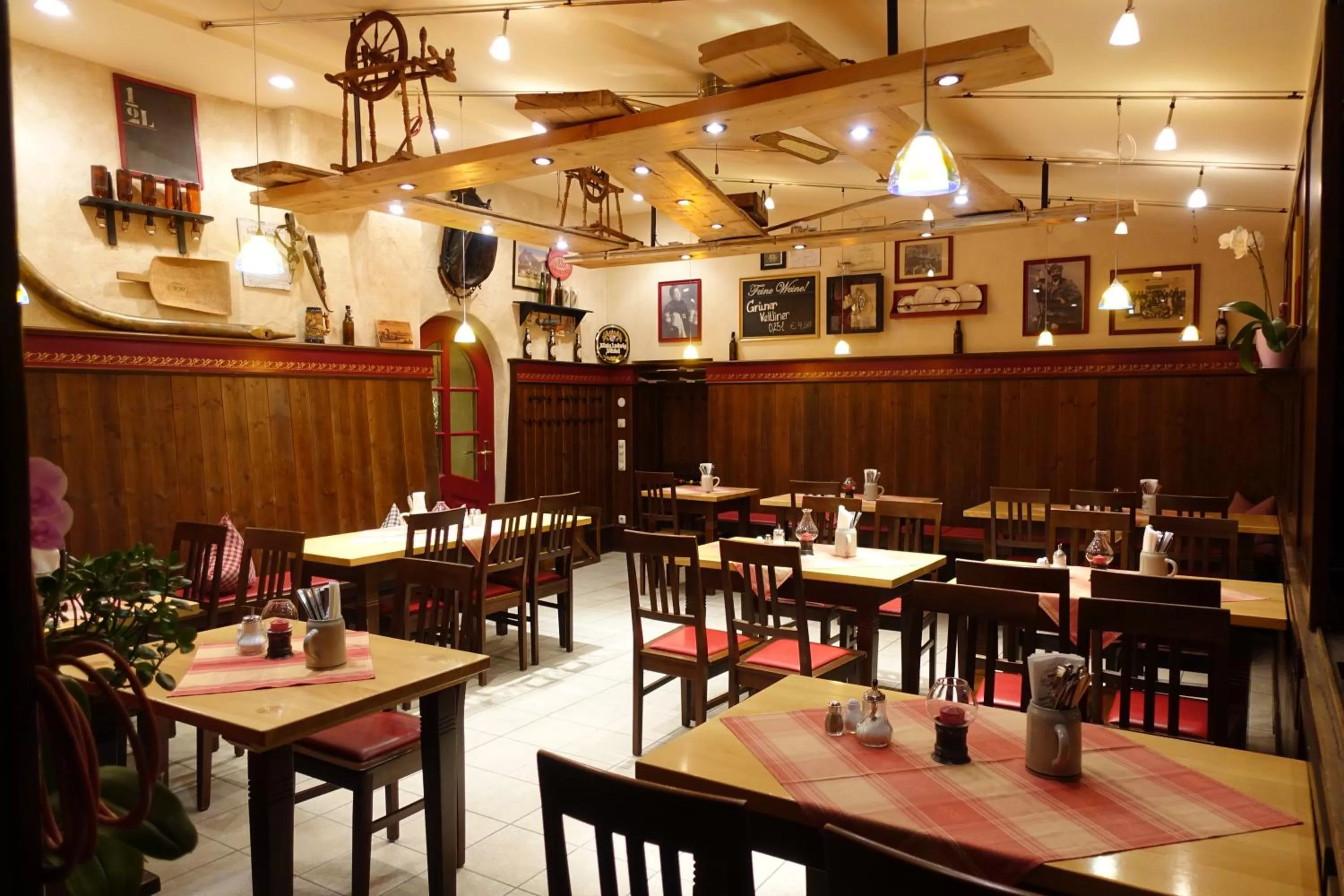 Restaurant/places to eat in Altstadthotel "Zum Hechten"