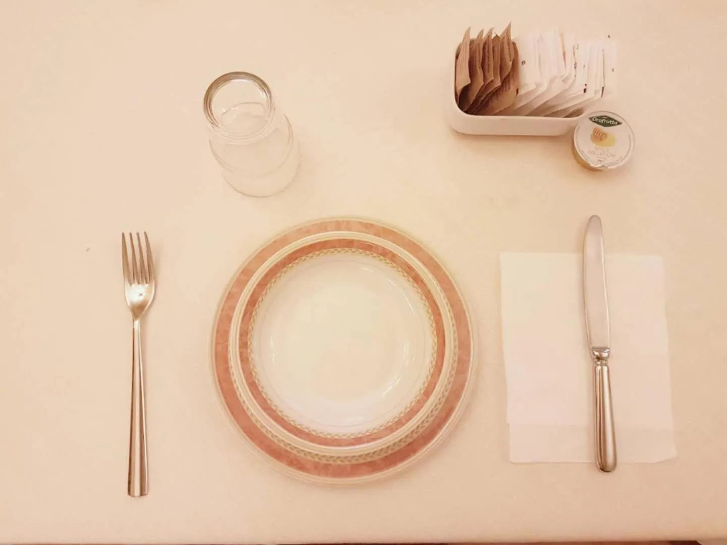 Restaurant/places to eat in Hotel Boston