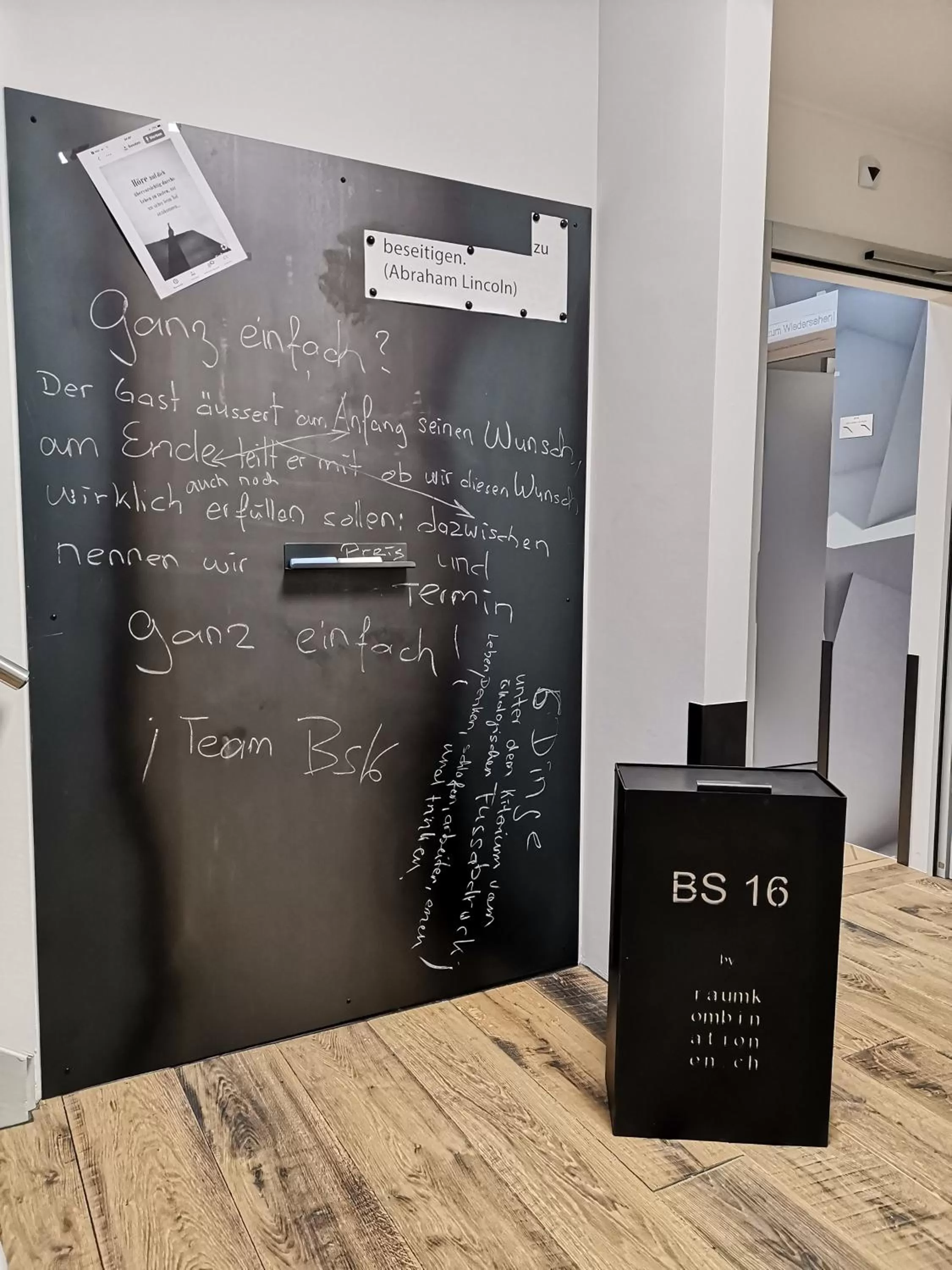 Logo/Certificate/Sign in Boutique Hotel BS16 before Bern City Parking gratis