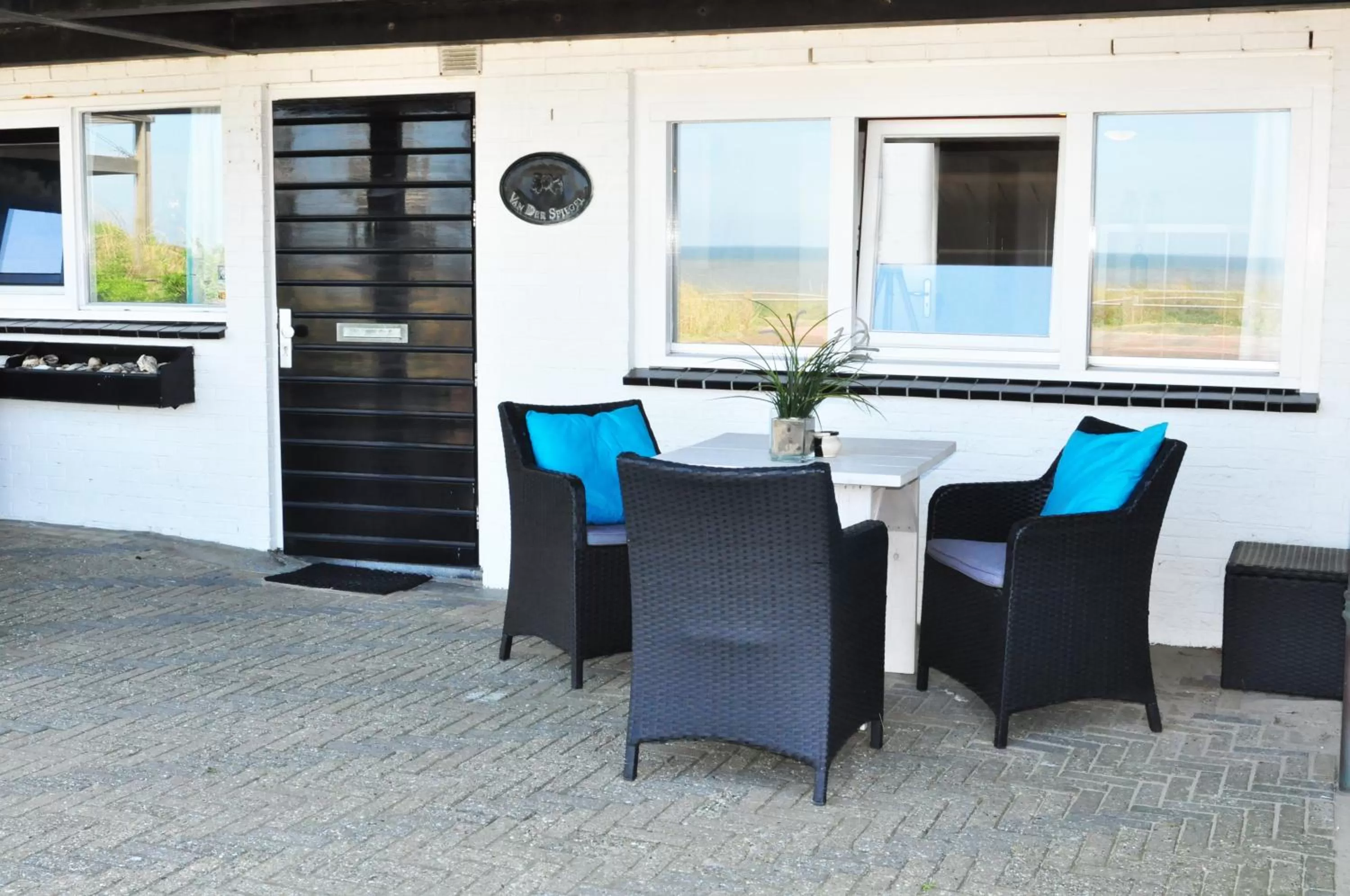 Facade/entrance in B&B Zeespiegel