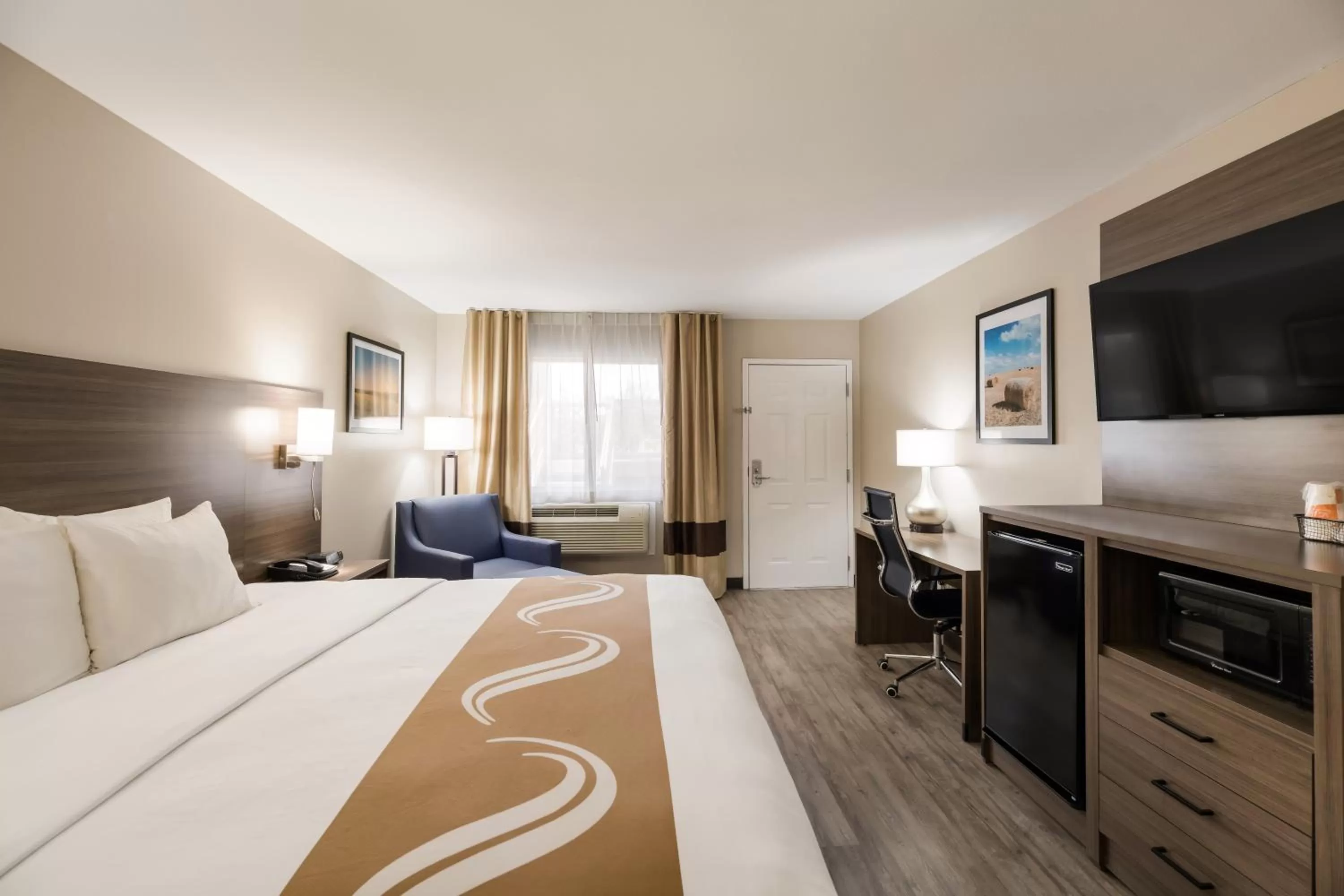 View (from property/room), Bed in Quality Inn