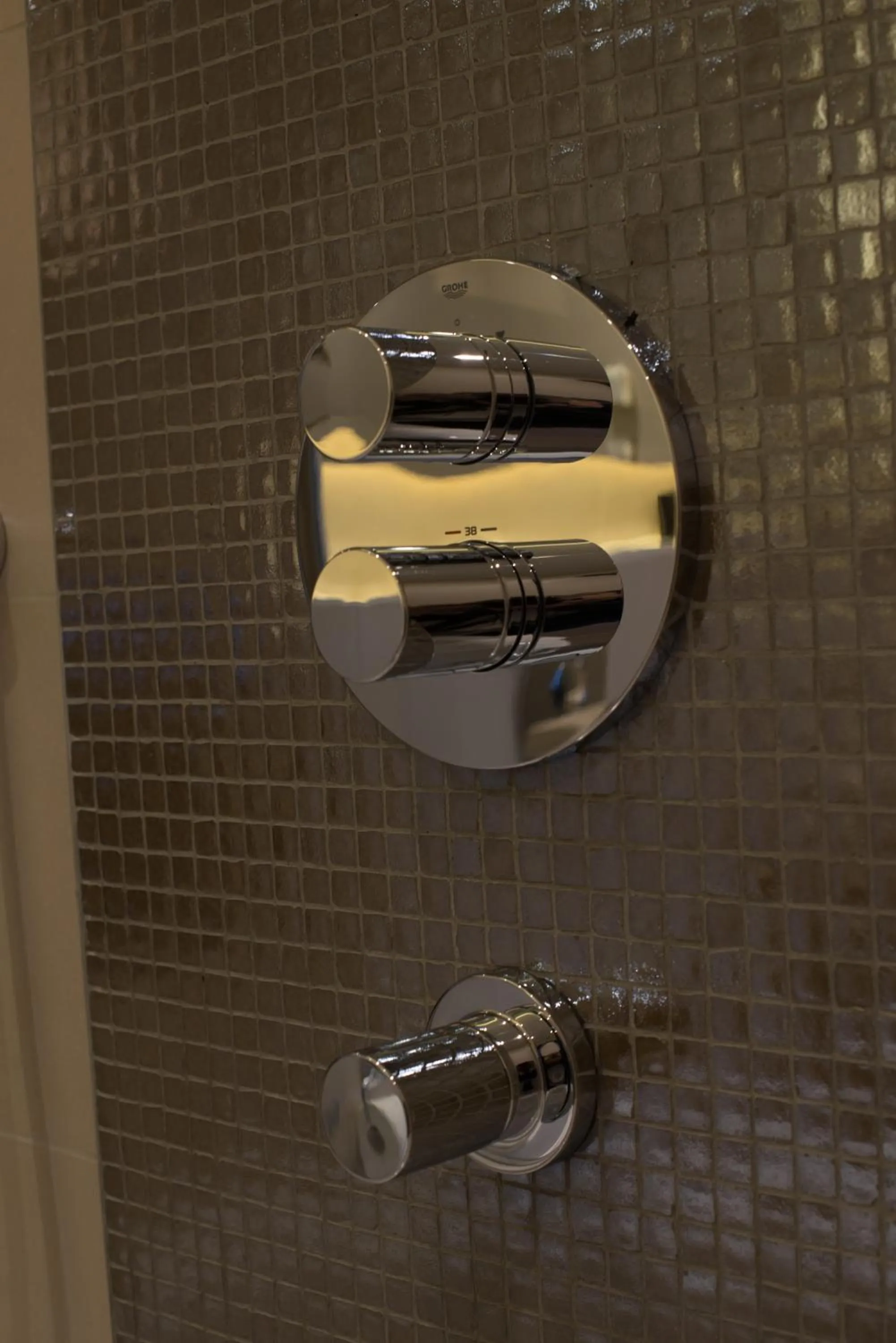 Bathroom in St George's Hotel - Wembley