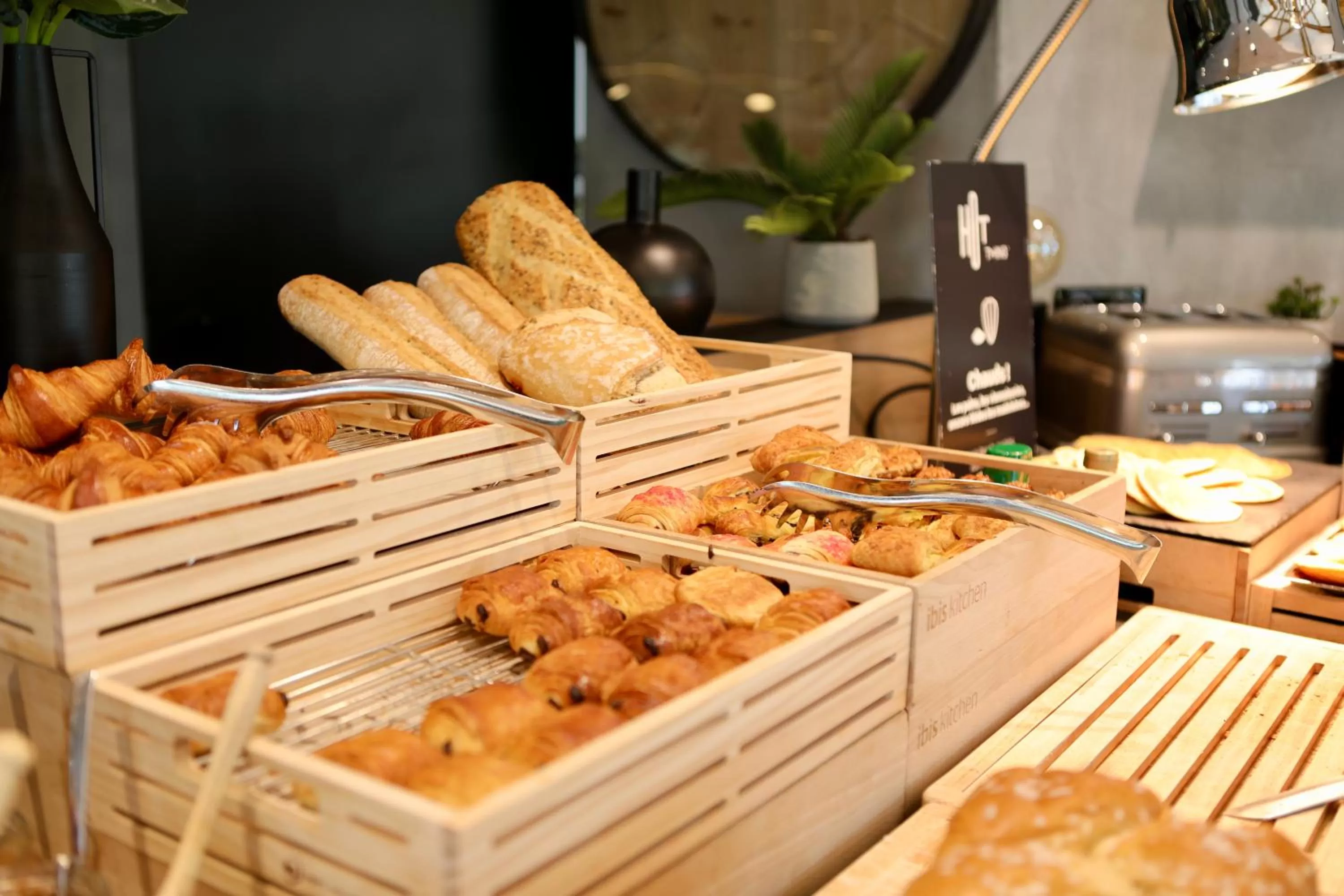 Restaurant/places to eat in ibis Aubenas